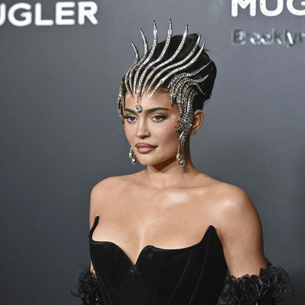 Kylie Jenner har langt om længe afsløret navnet på sin søn.