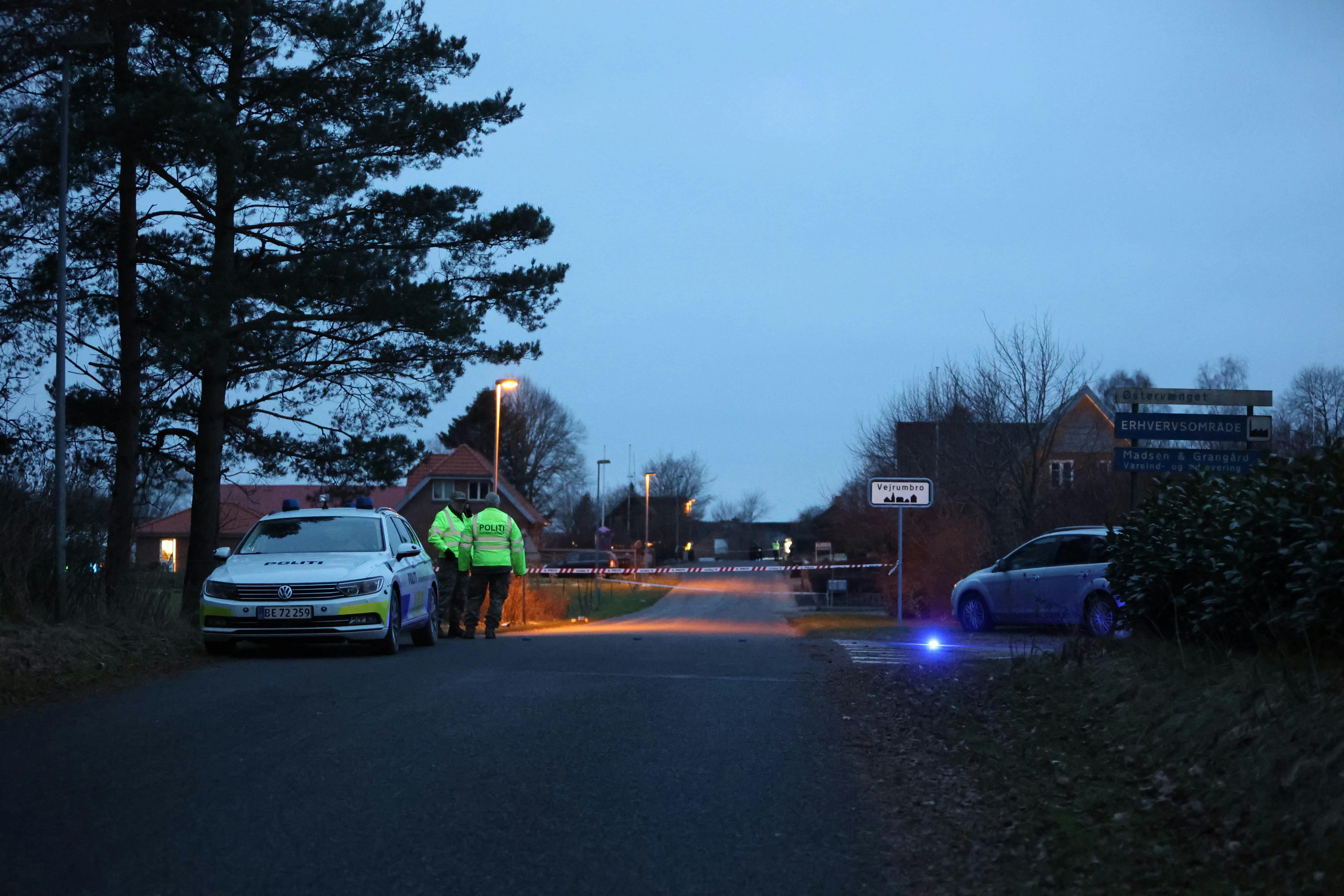 I går var politiet til stede på adressen. 