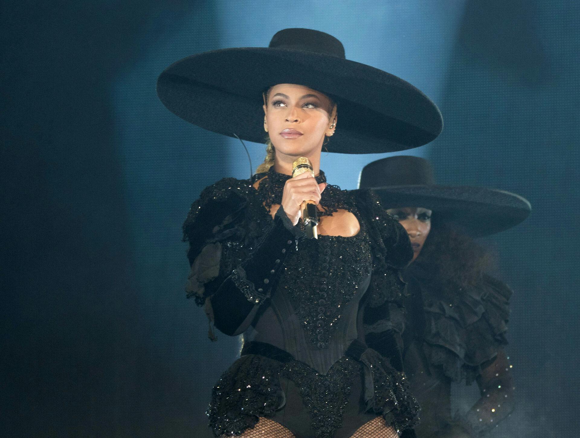 Beyoncé har skabt røre blandt sine fans ved at optræde i Dubai.