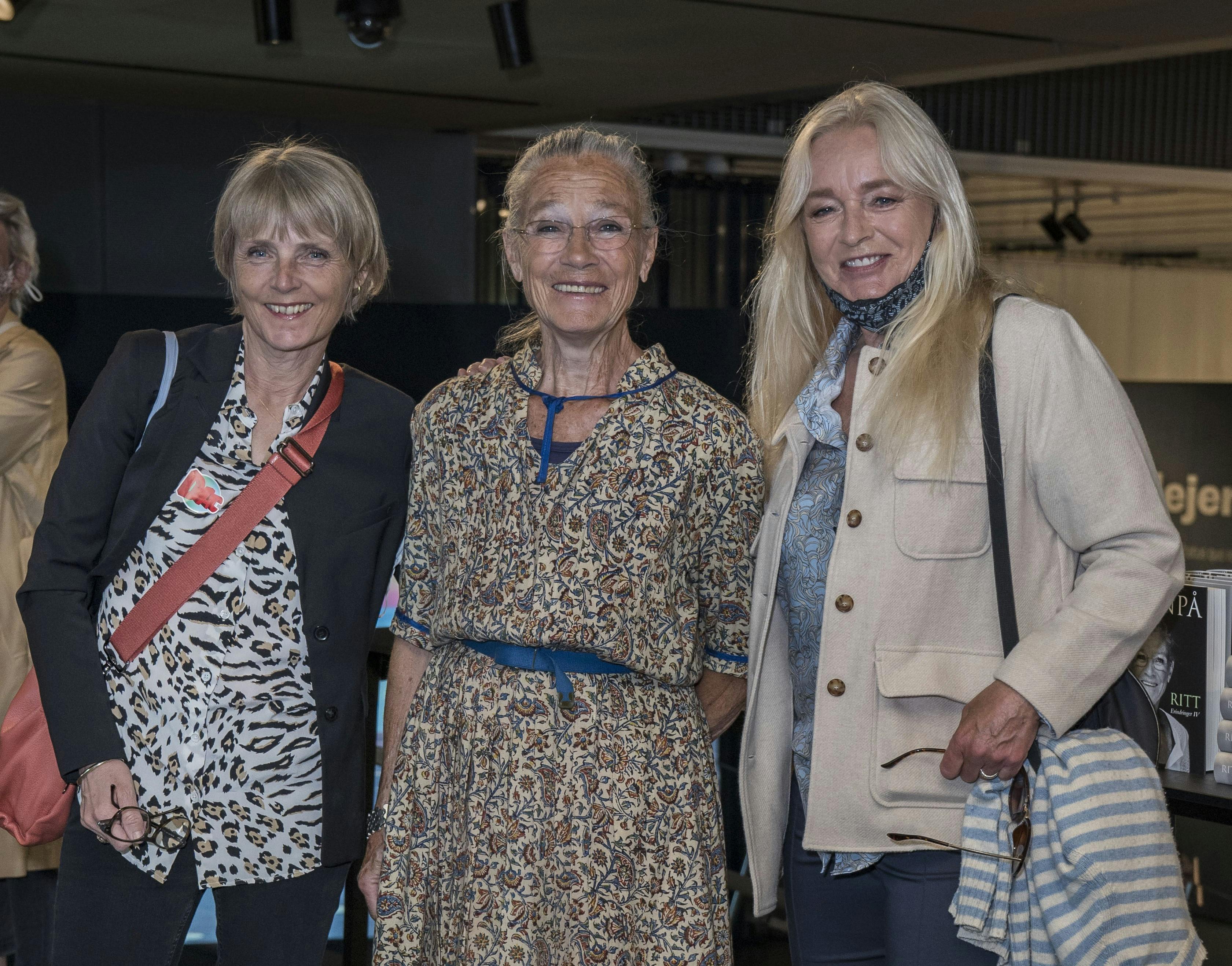 Anne Linnet og Hanne Vibeke Holst til Ritt Bjerregaards 80-års fødselsdag og bogreception i maj 2021.