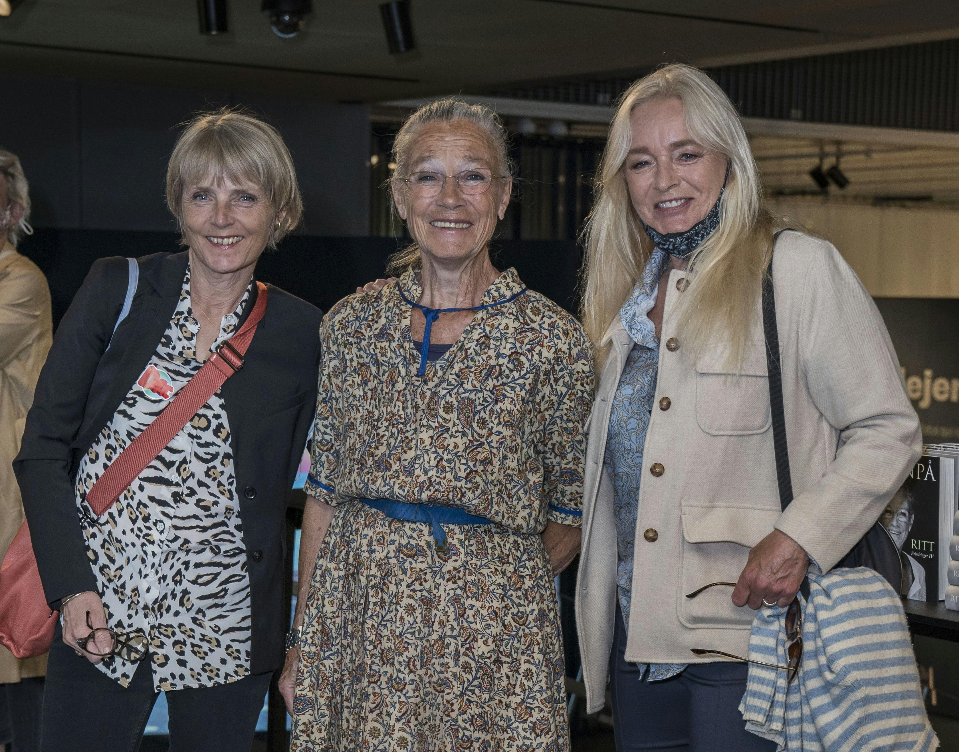 Anne Linnet og Hanne Vibeke Holst til Ritt Bjerregaards 80-års fødselsdag og bogreception i maj 2021.
