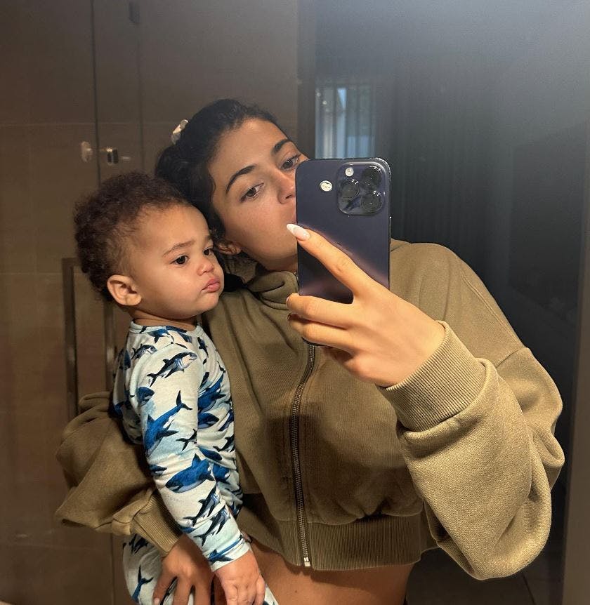 Kylie Jenner med sønnen, Aire.
