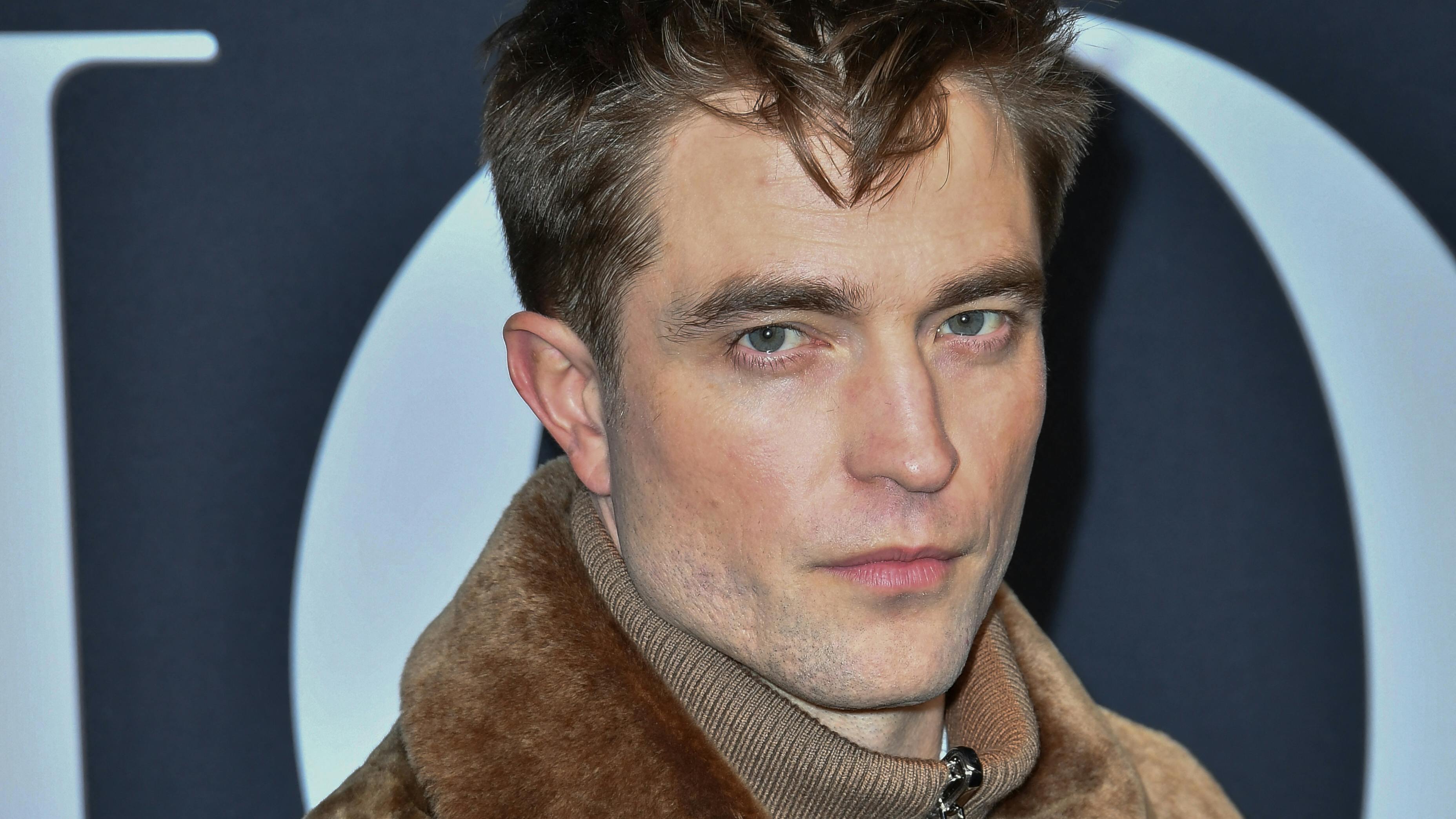Robert Pattinson havde gjort noget ud af sit outfit til modeuge i Paris.