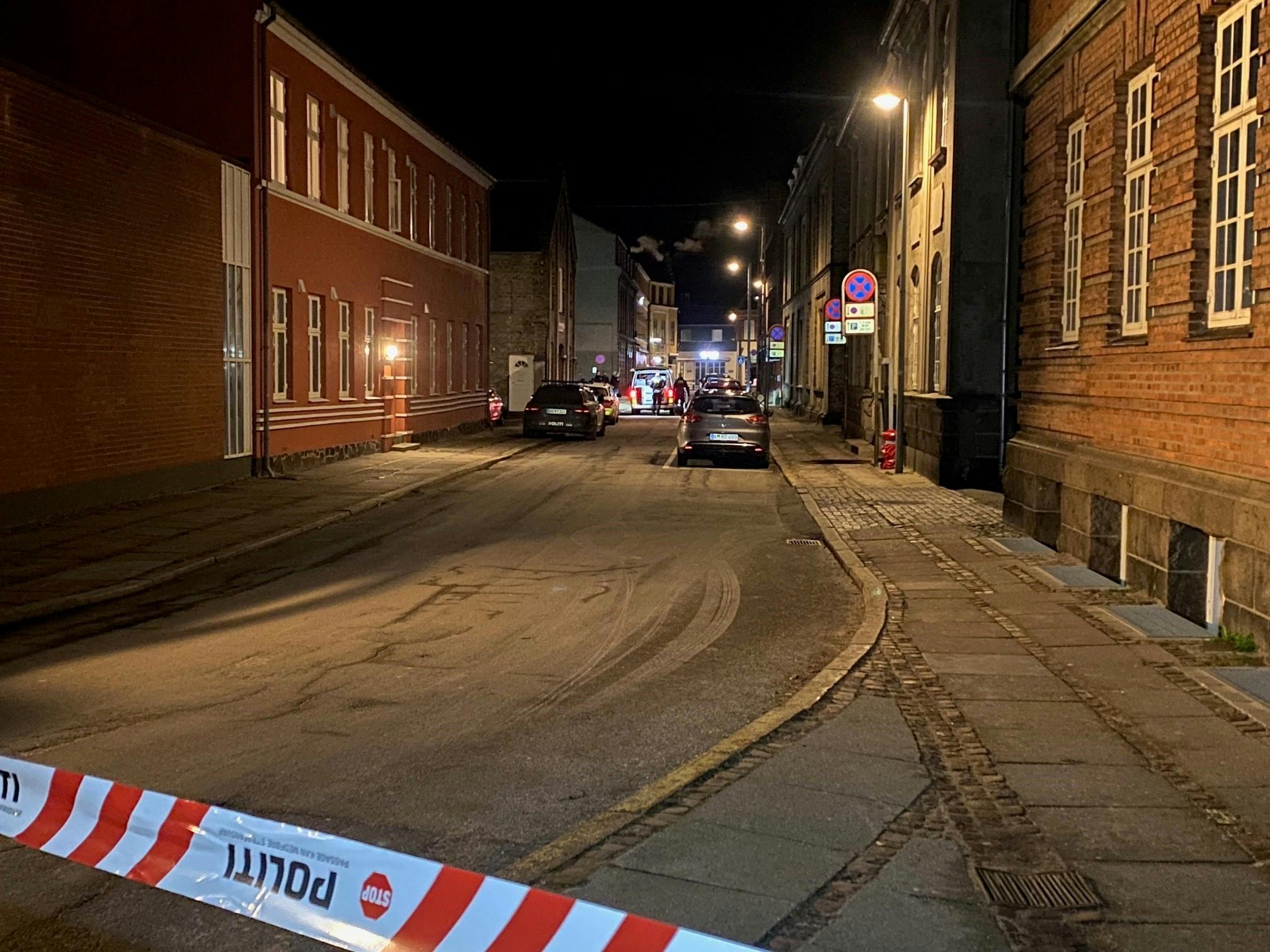 Søndag aften lød der meldinger om skud mod en restaurant i Nykøbing Falster.