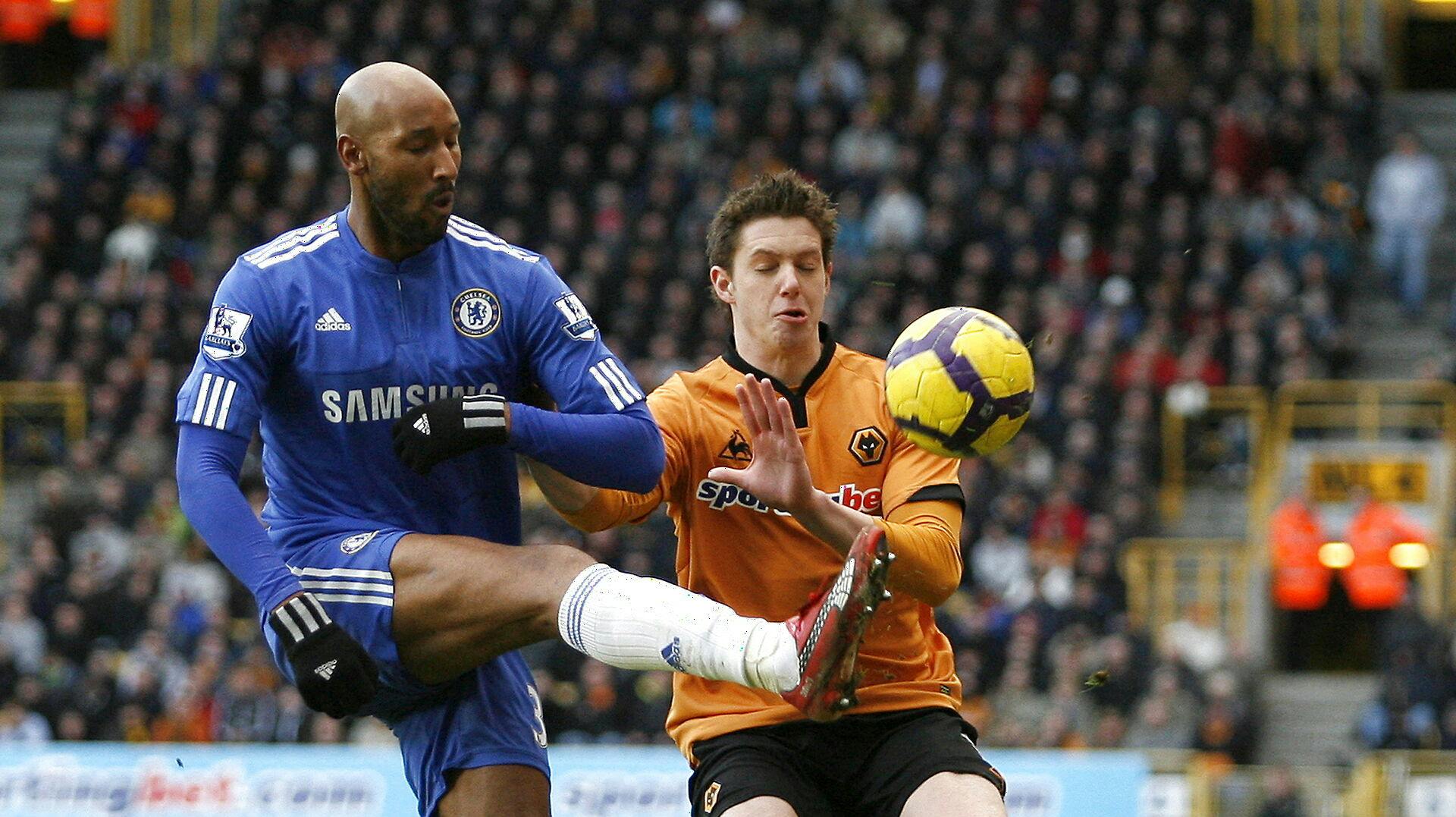 Greg Halford spillede Premier League for blandt andet Wolves. Her markerer han legenden Nicolas Anelka. nbsp;