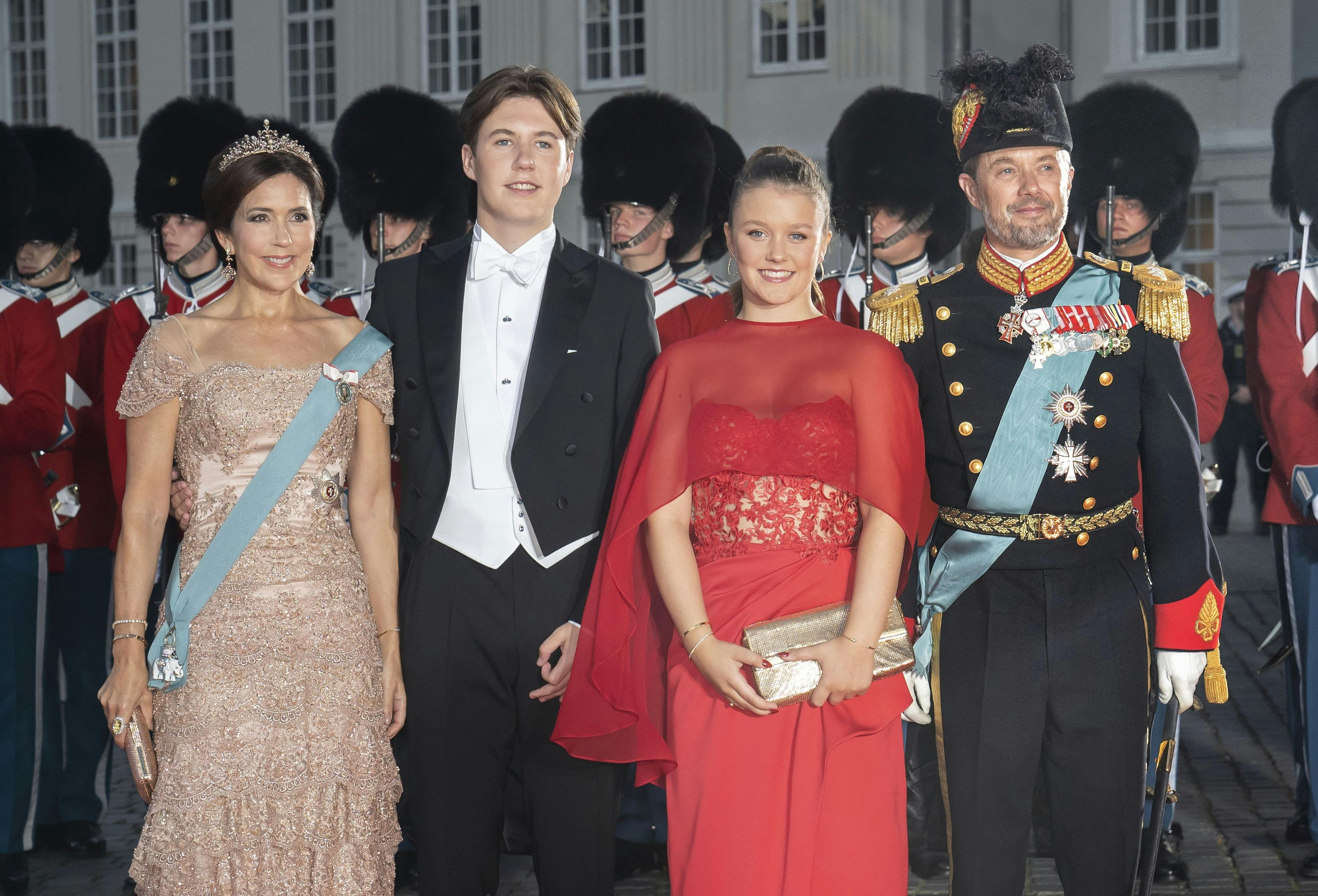 Efter al den negative omtale om skolen blev prins Christian trukket ud af skolen, og selvom det var planlagt, prinsesse Isabella skulle starte i 9. klasse på kostskolen, blev det også ændret. 