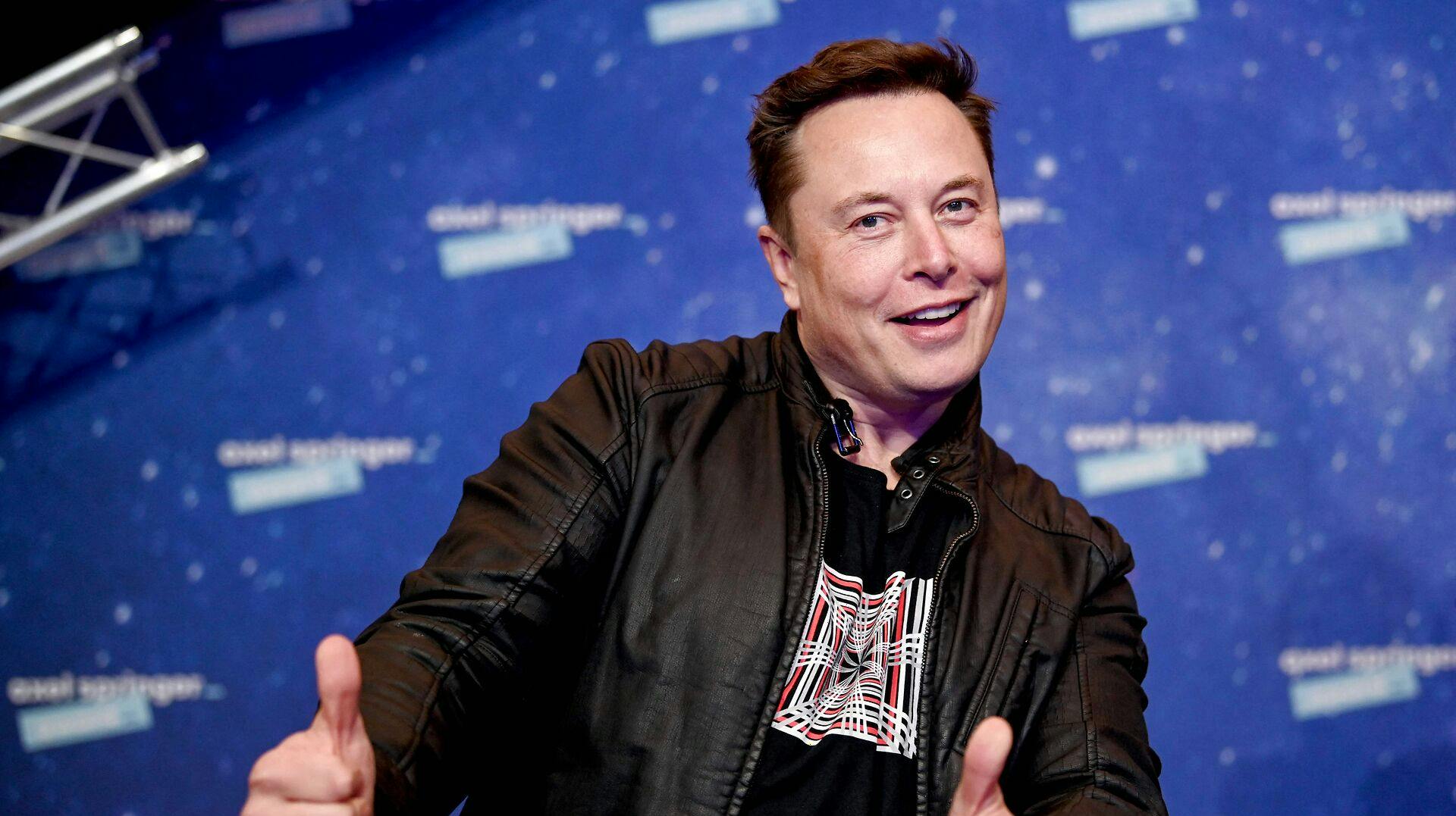 Der er god grund til tommel-op og smil fra Elon Musk. Hans firma Tesla har tjent en masse penge i 2022.