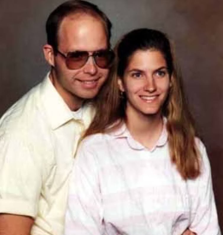 Tom og Eileen havde mødt hinanden på universitet. 