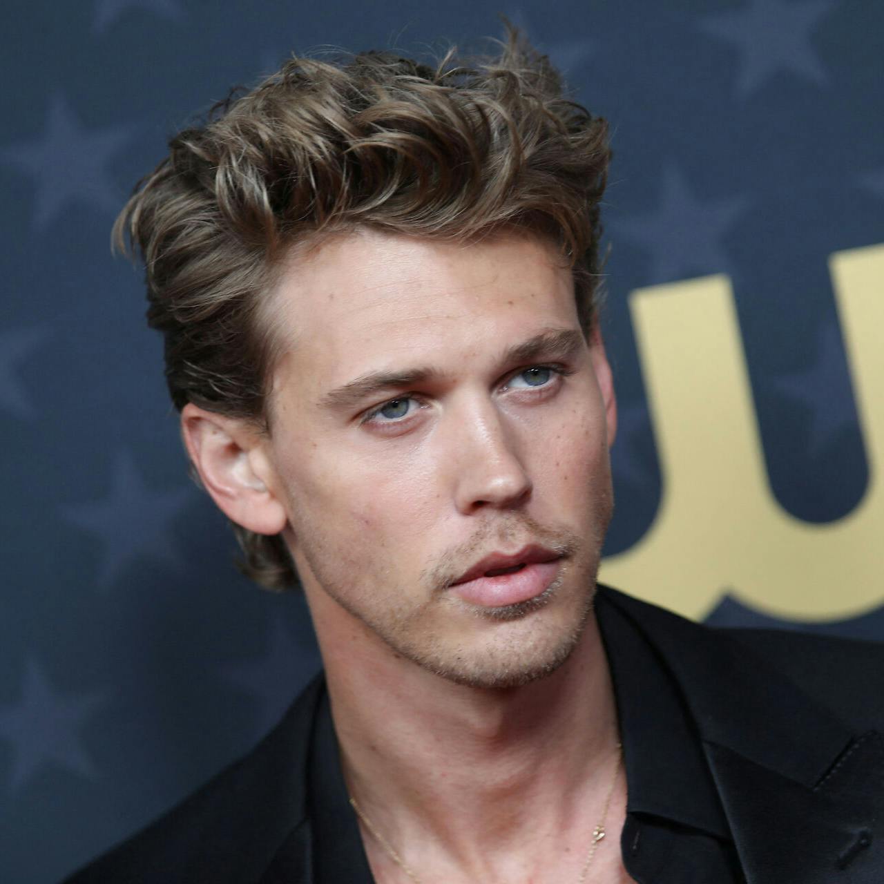 Austin Butler har fået hug for ikke at nævne sin ekskæreste Vanessa Hudgens. Nu har piben fået en anden lyd.