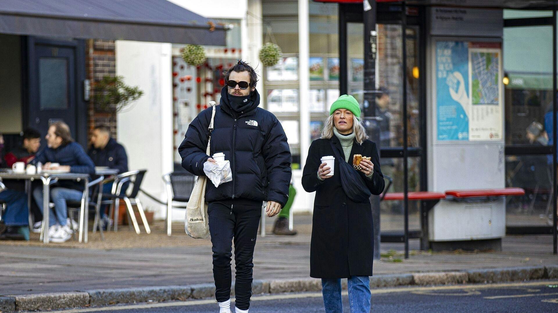 Harry Styles fik sig forleden en kop kaffe med sin tidligere flamme fra skoletiden, Ellis Calcutt. 
