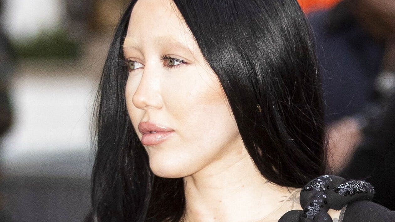 Noah Cyrus vakte opsigt, da hun forleden troppede op på den røde løber.