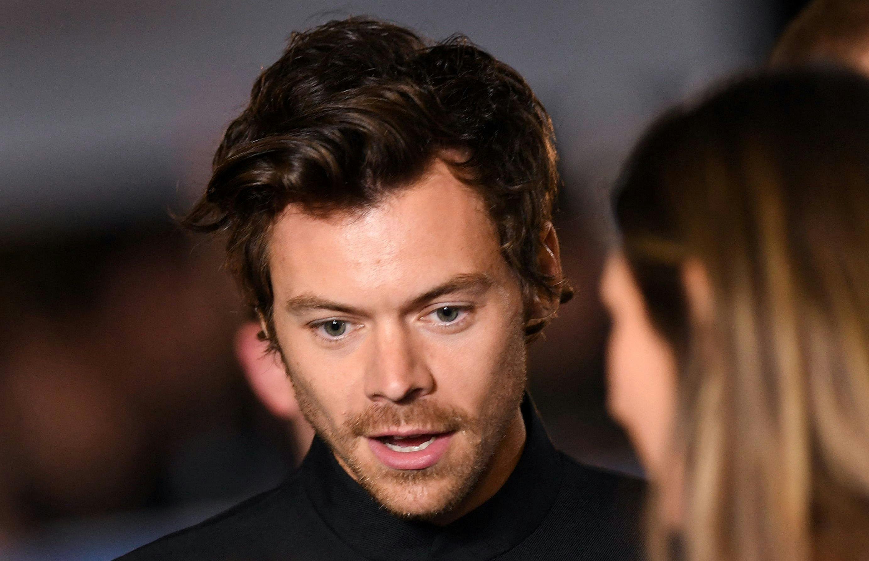 Den britiske sanger og skuespiller Harry Styles undskyldte flere gange overfor publikum, da bukserne sprak&nbsp;