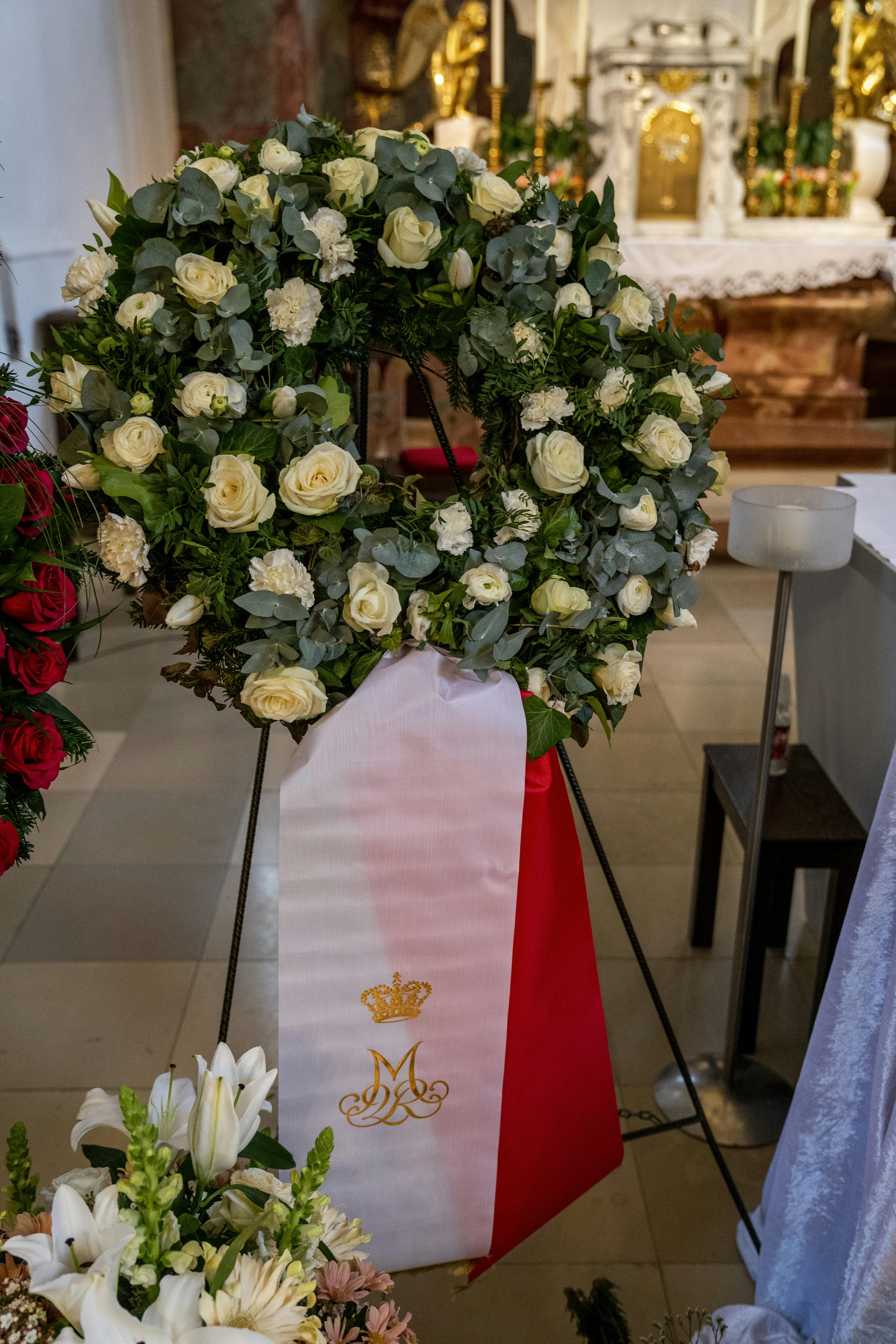 Monogrammet afslører, at dronning Margrethe sender sin sidste respekt til Christa Manley. 