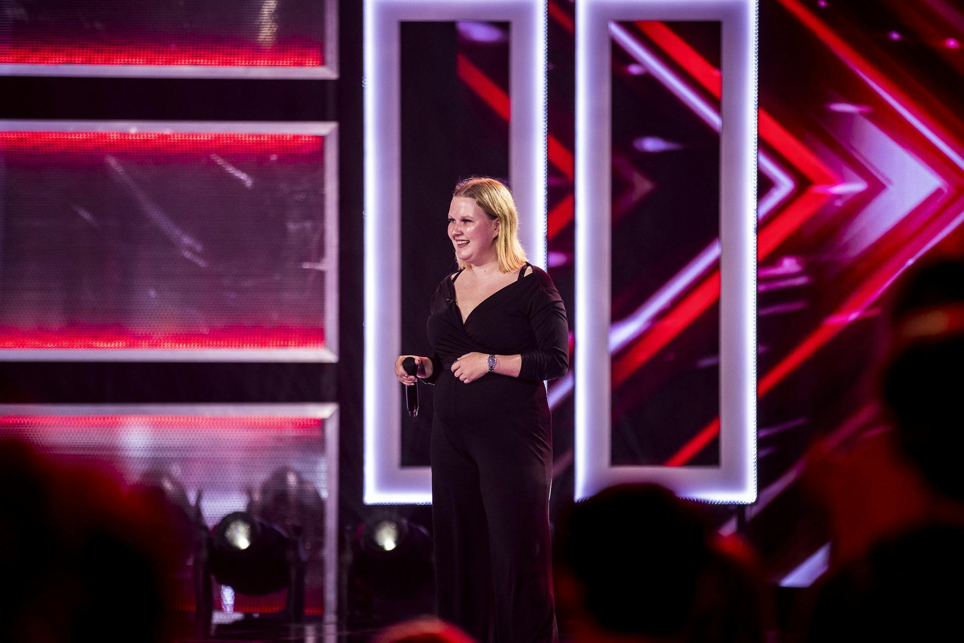 Annika trives på scenen og gik endnu en gang videre til sangprogrammet. 