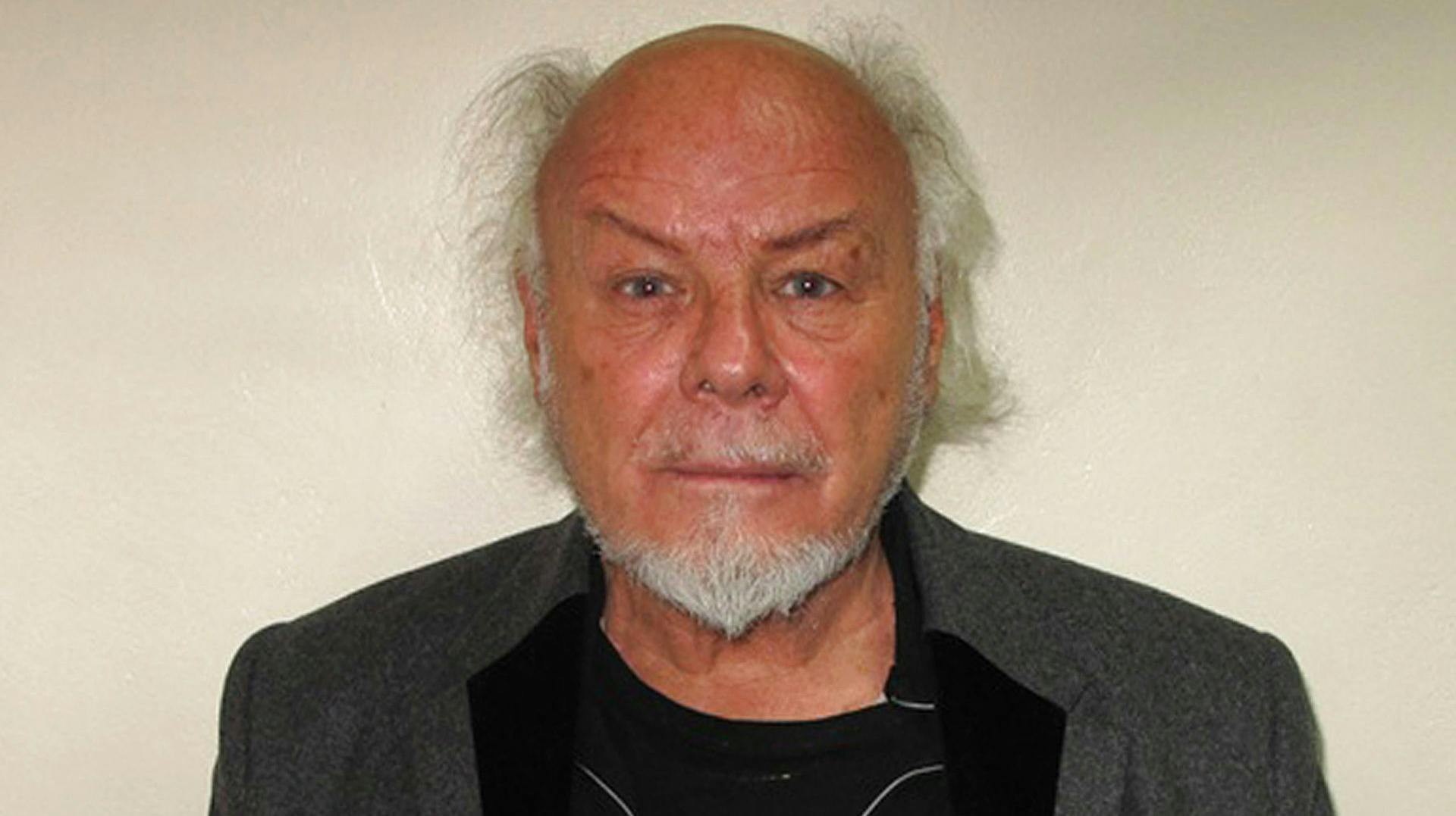 Gary Glitter var en stor popstjerne i 1970'erne. I 1997 blev han anholdt for at være i besiddelse af børneporno. Siden har han fået flere fængselsstraffe for at misbruge børn.