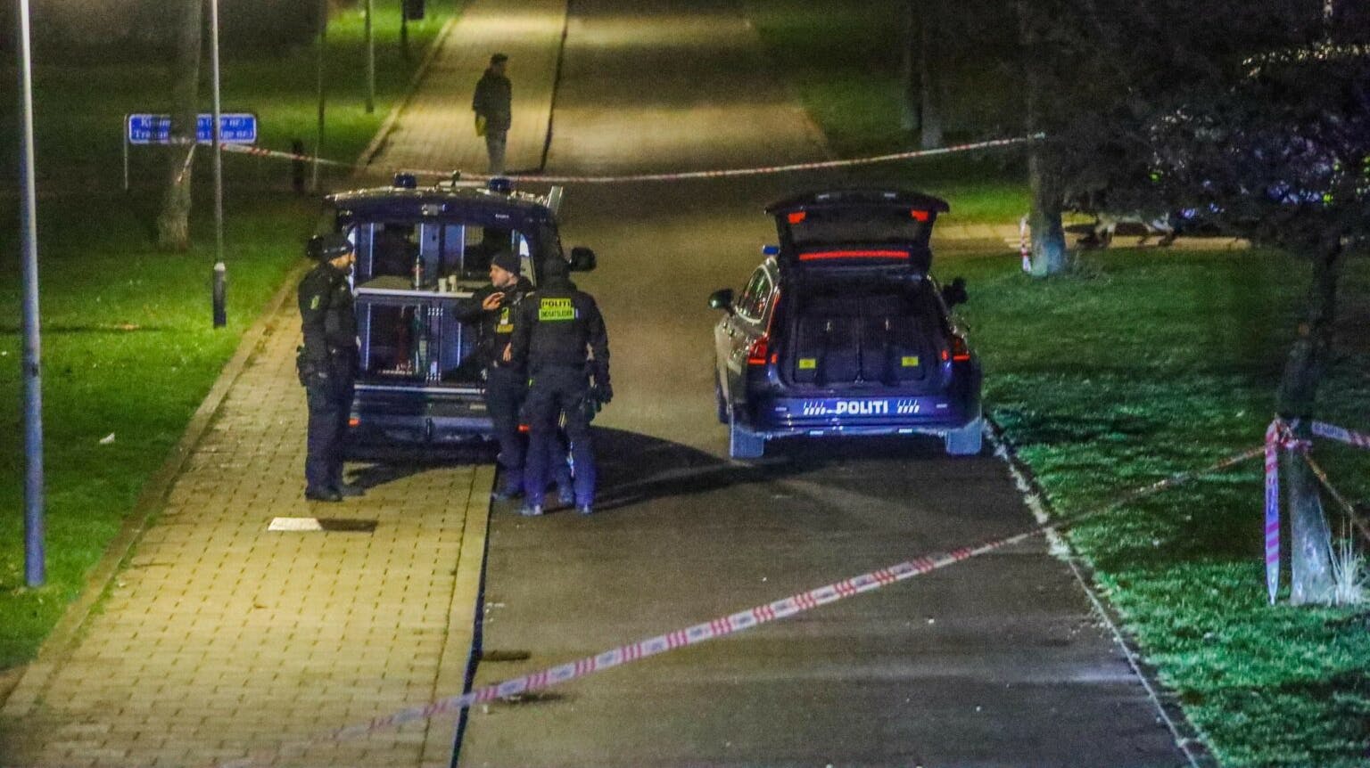 Der er sendt massive politistyrker til området.