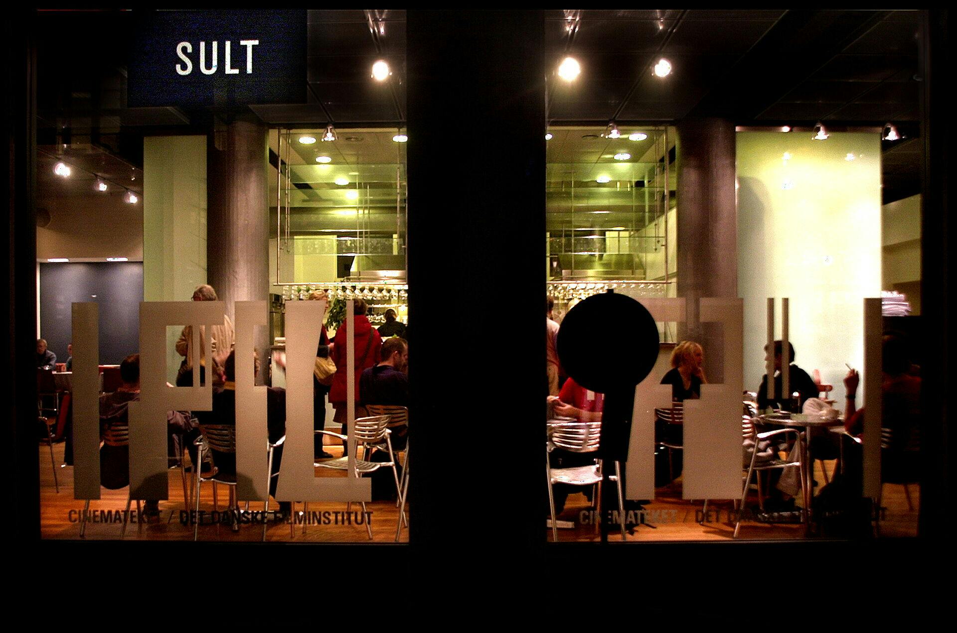 Restaurant SULT ligger i Vognmagergade 8B i København.
