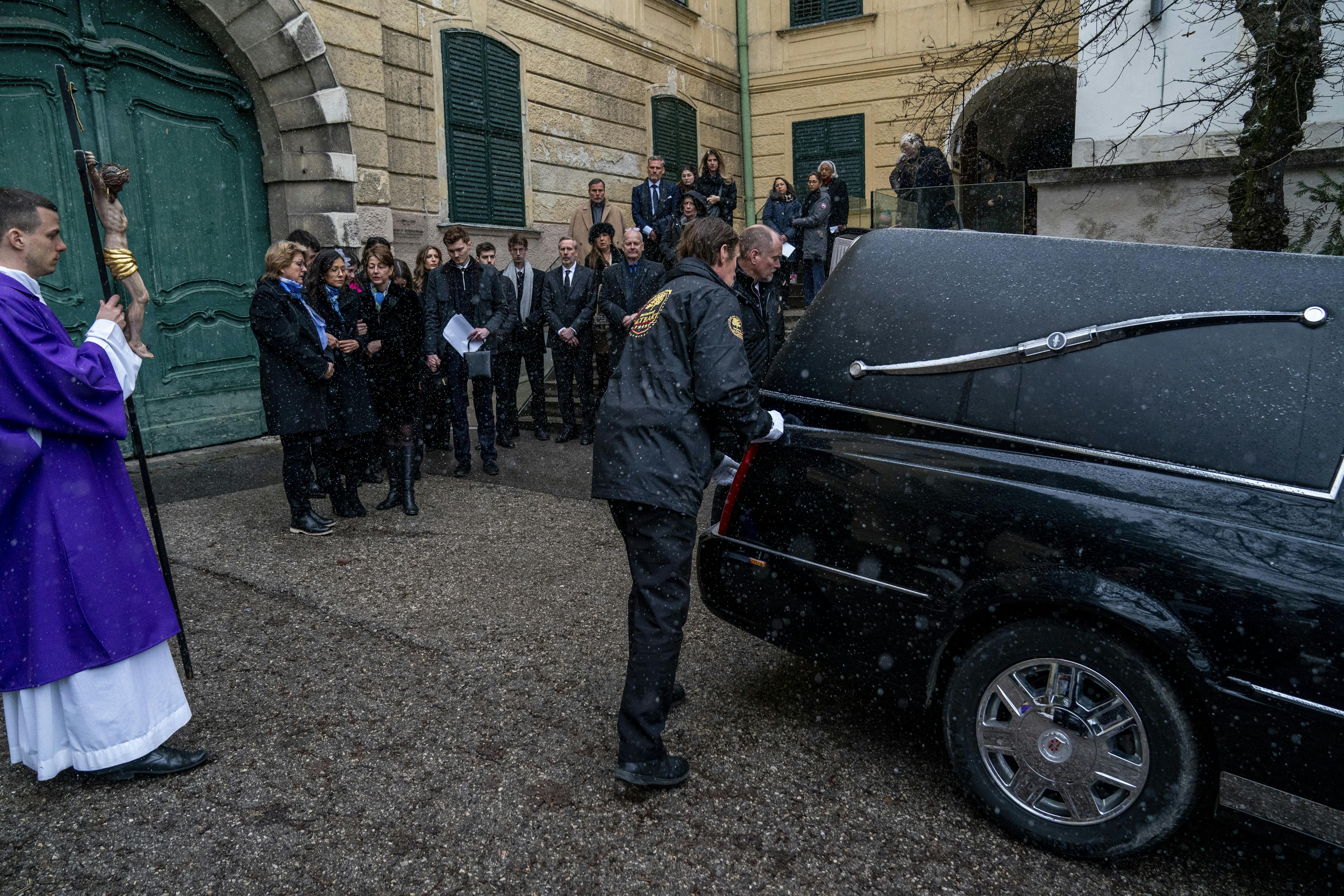 Den 27. januar sagde Alexandra, hendes to søstre og den nærmeste familie farvel til Christa Manley, der blev 89 år. 