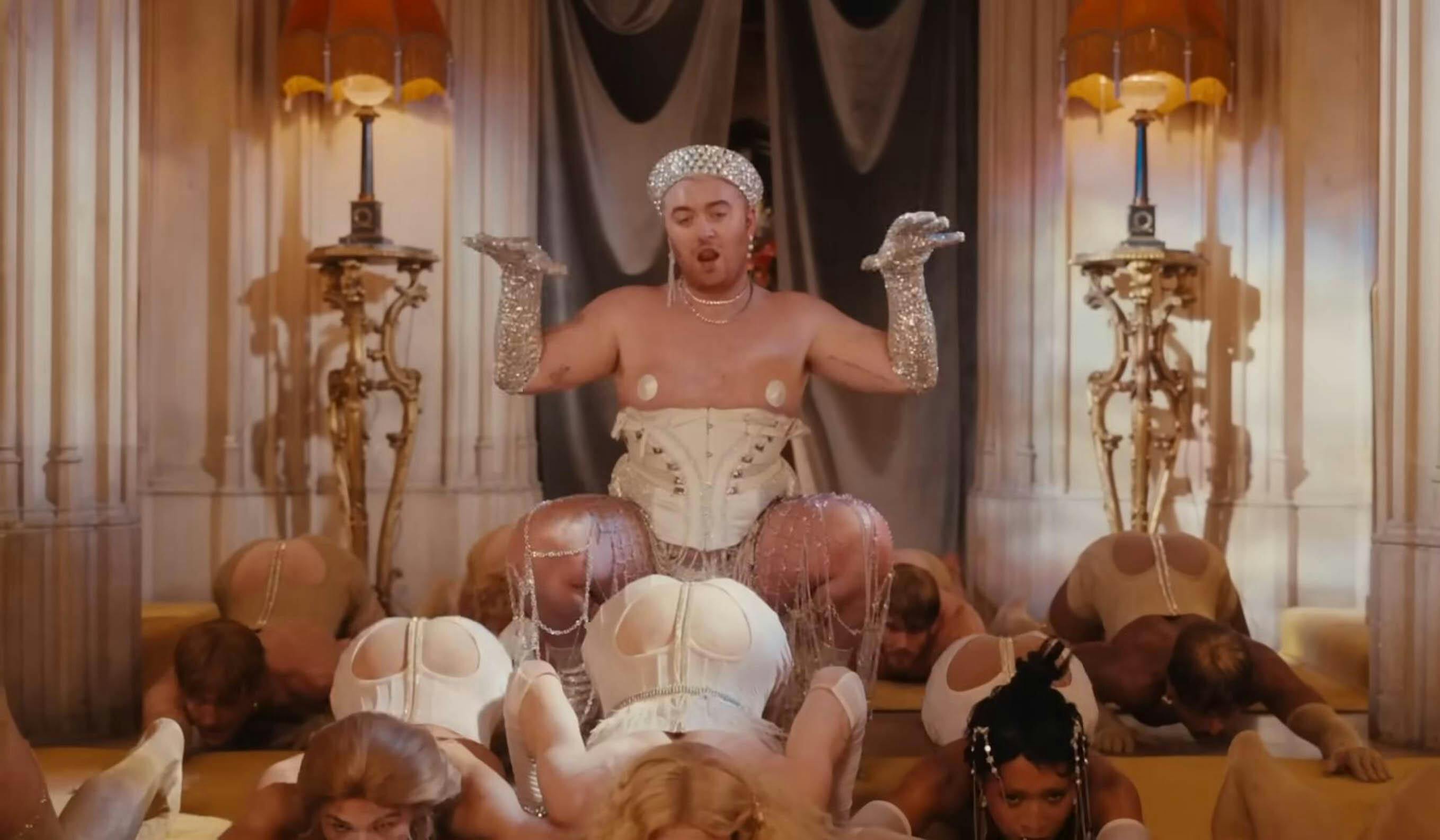 Kritiske røster mener, at Sam Smiths musikvideo til "I'm Not Here To Make Friends" normaliserer porno. nbsp;