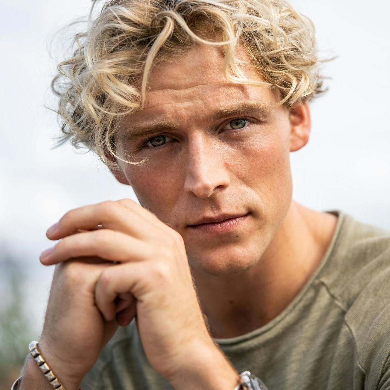 Sangeren Christopher ville bare fortælle om sin fødselsdag. Så havnede han i en shitstorm.