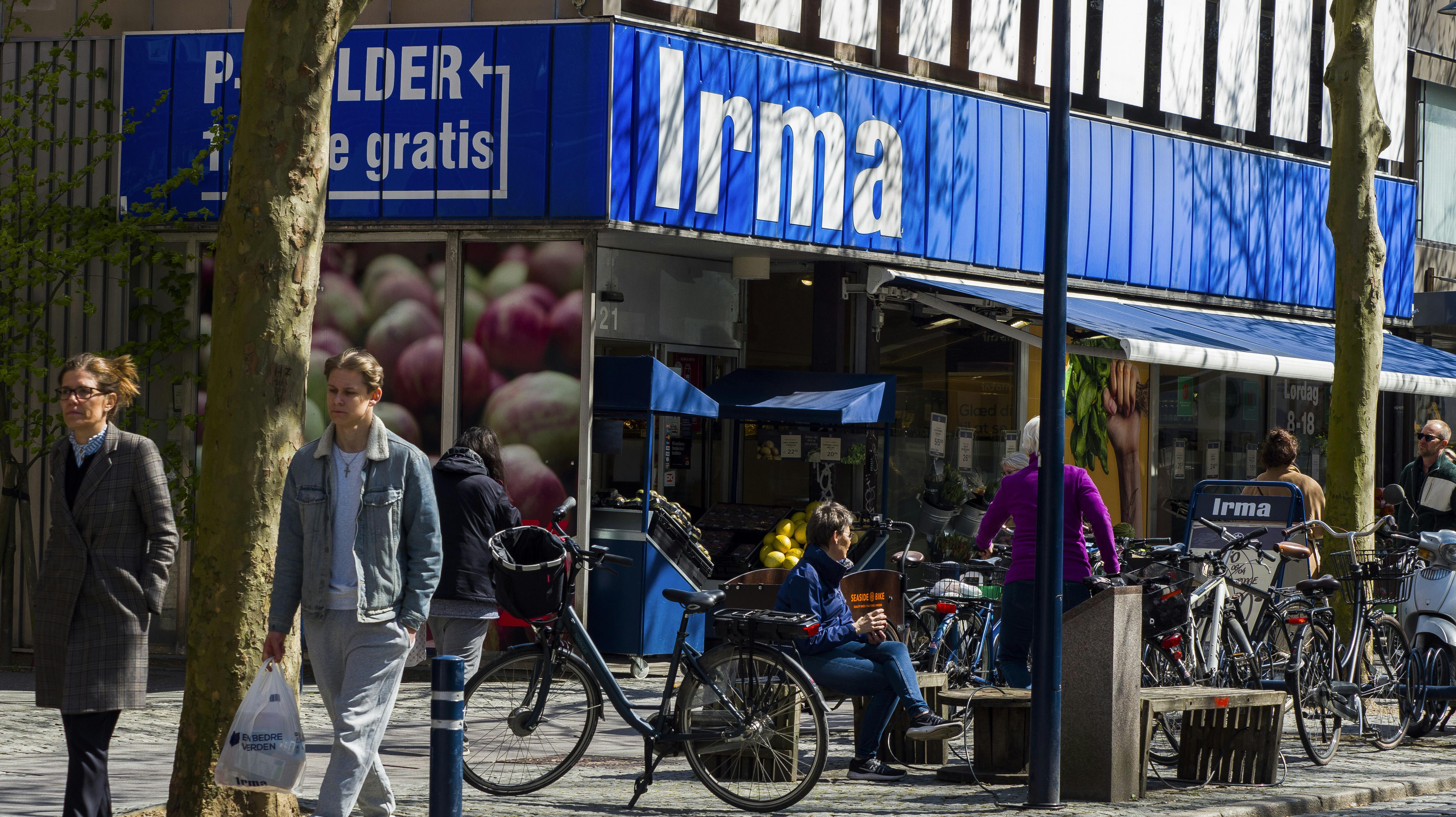 Dagligvarekoncernen Coop vil samle Kvickly, SuperBrugsen og Irma i én kæde, som skal hedde "Coop"