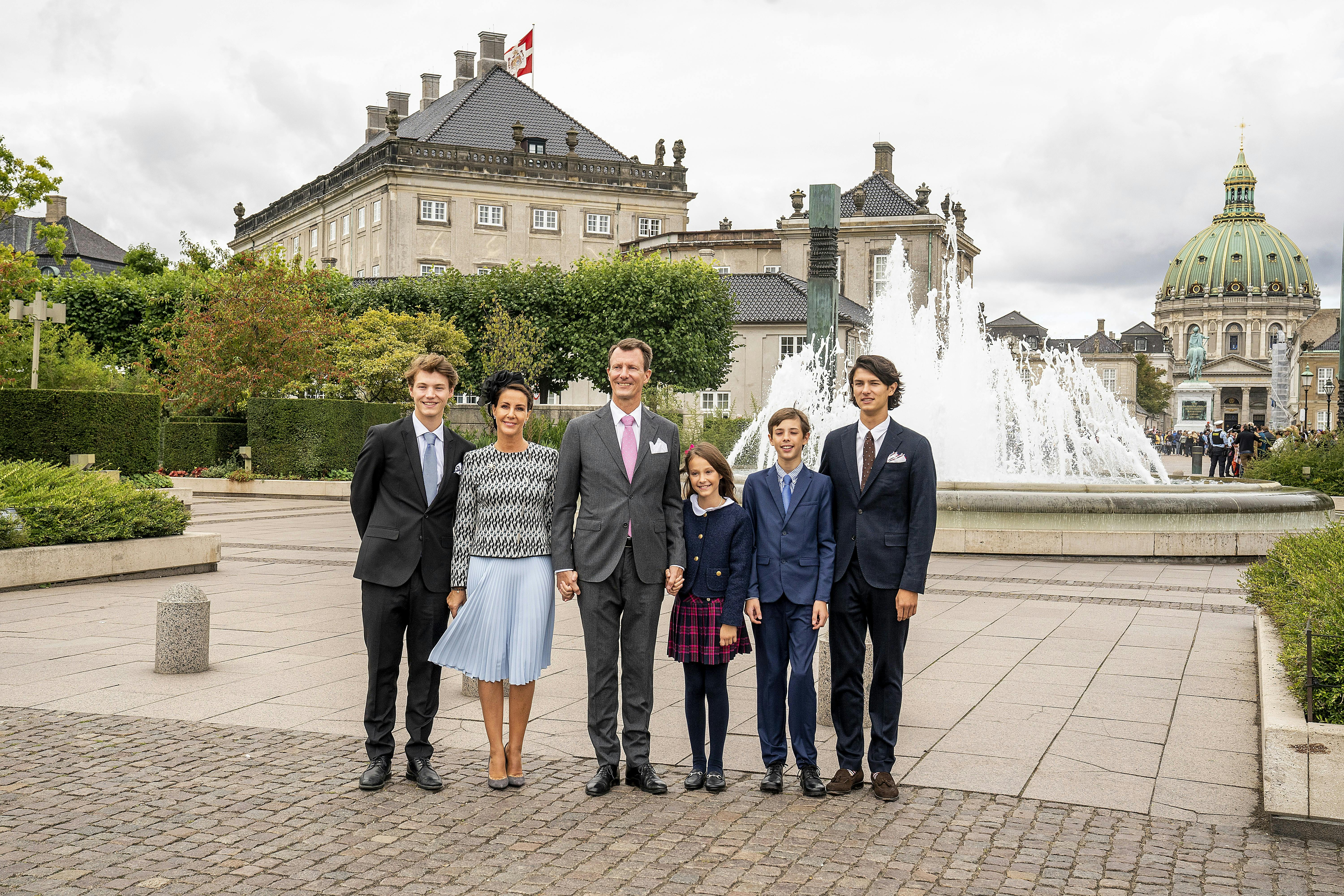 Grev Felix, prinsesse Marie, prins Joachim, komtesse Athena, grev Henrik og grev Nikolai