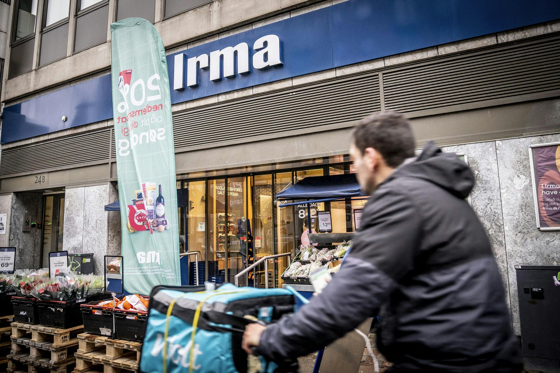 I Irma i Gentofte har man valgt at bestille 700 sørgebind til kunderne, da butikken står til at skulle lukke. 