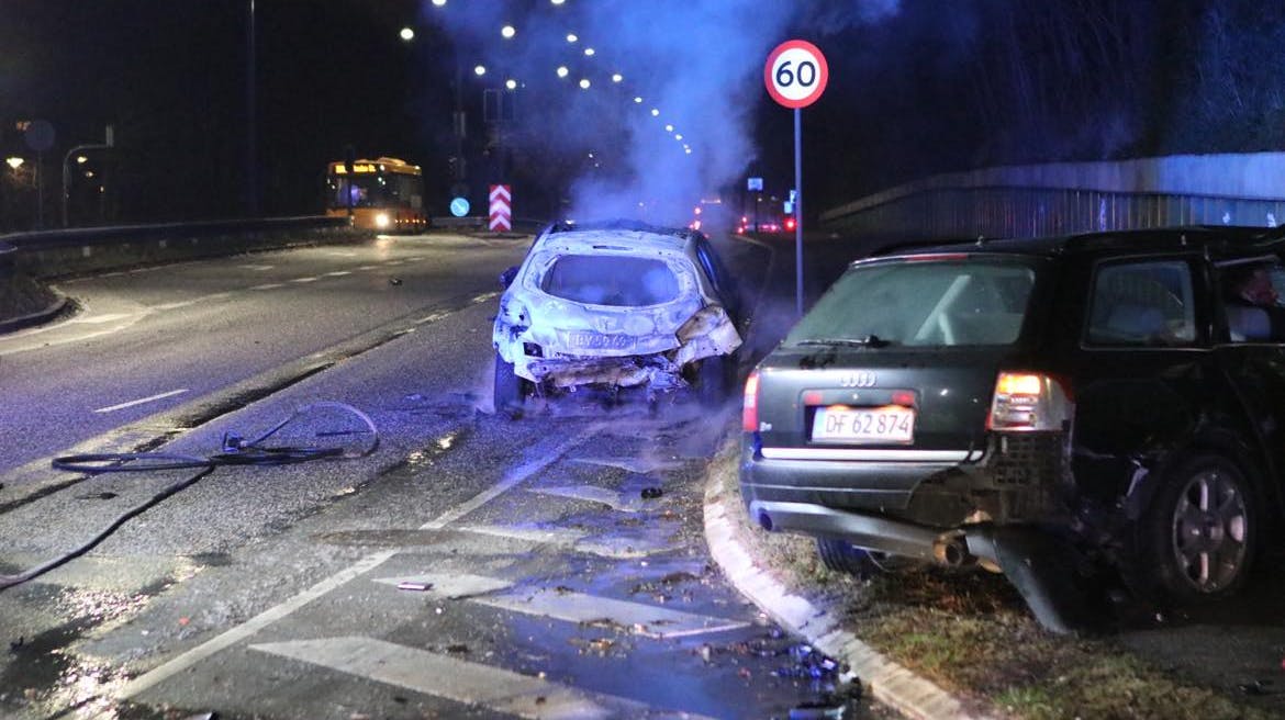Fire biler og fem personer var involveret i ulykken.