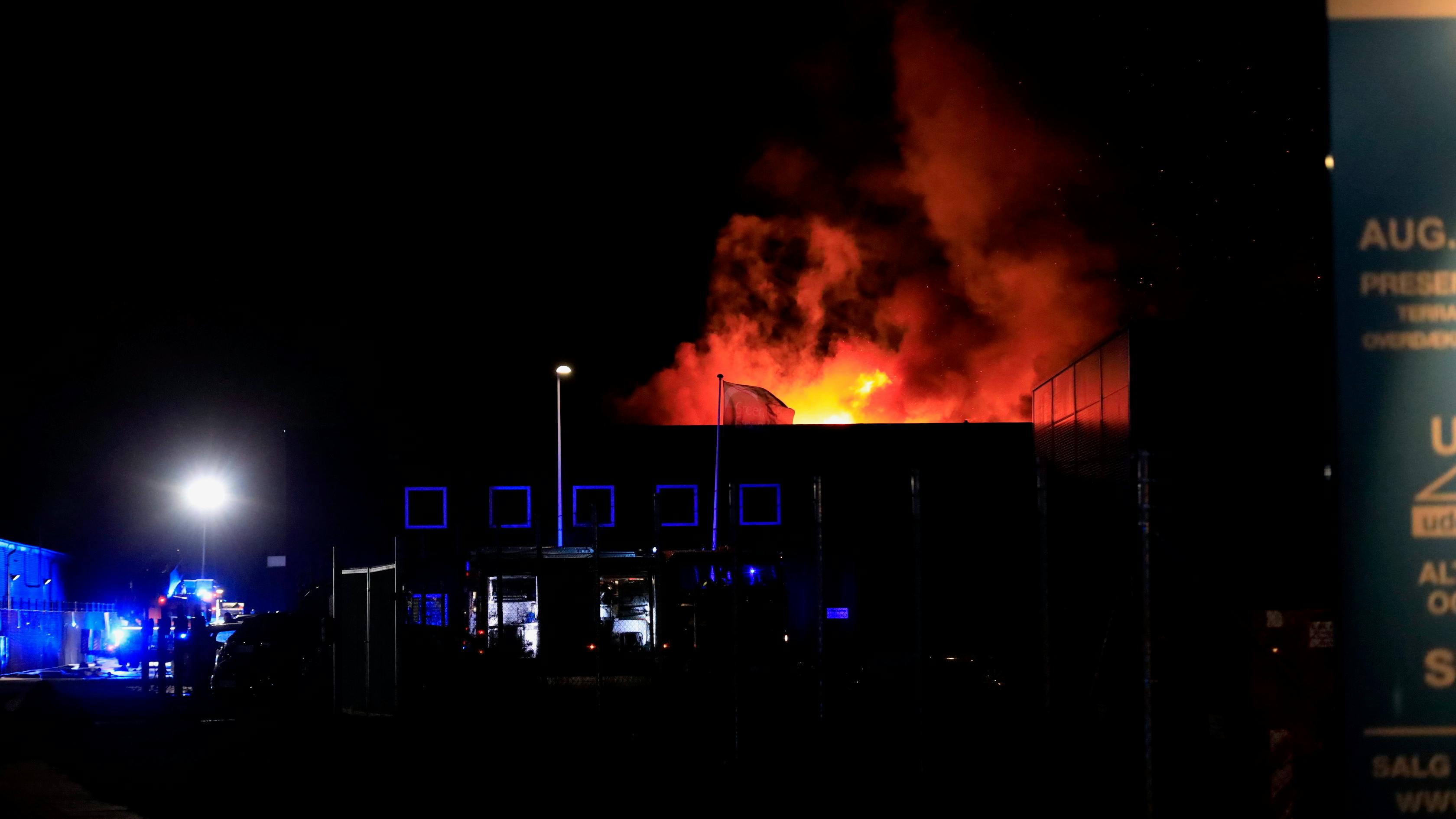 Der er udbrudt brand i en industribygning i Kastrup.