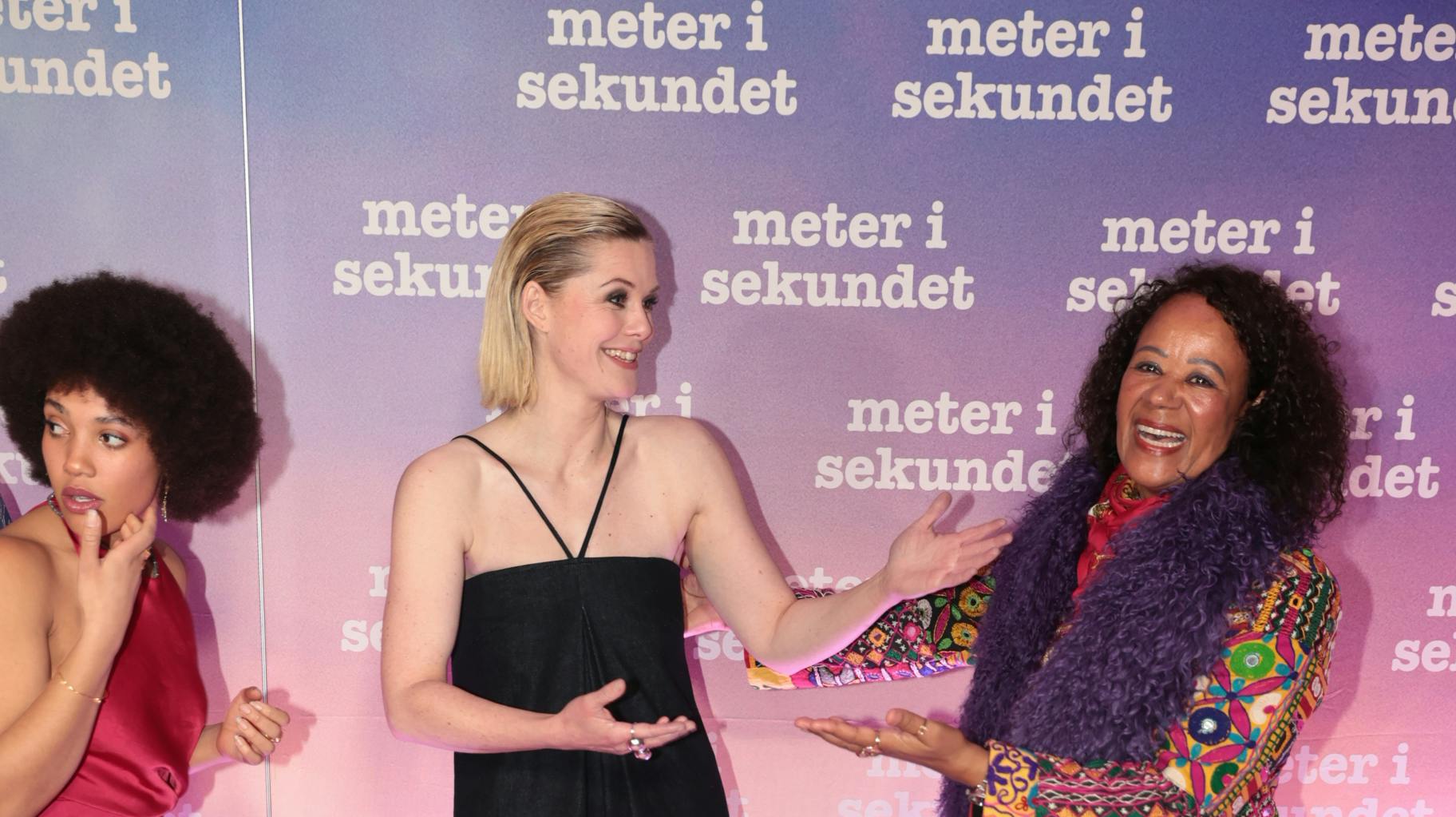 Højt humør til den københavnske gallapremiere på filmen om det unge par, der slår sig ned i Jylland 