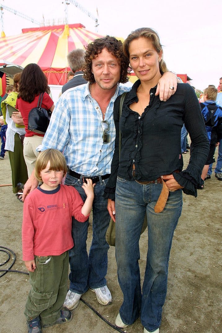 Hugo Helmig med sine forældre, Thomas Helmig og Renée Toft Simonsen, i 2006.