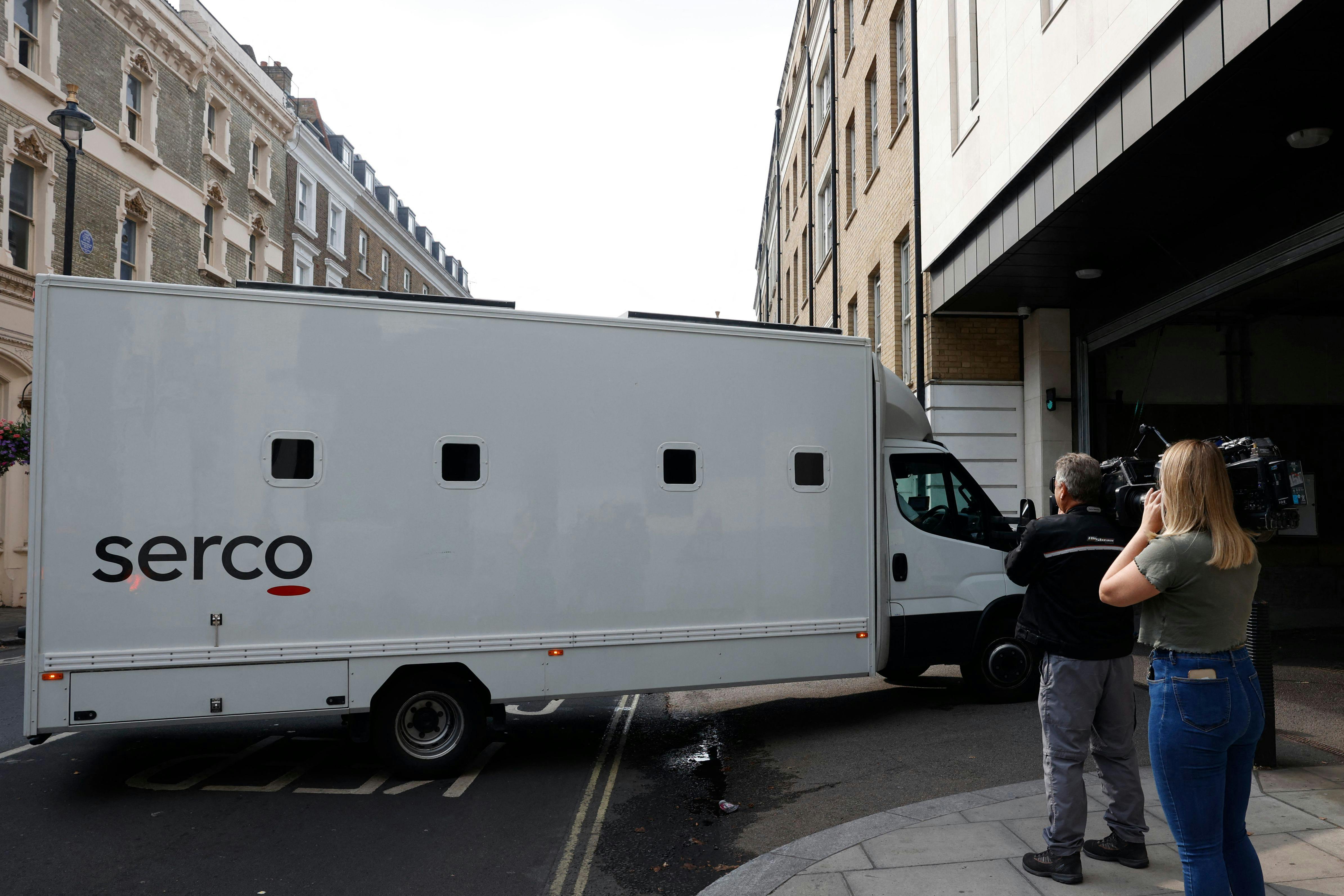 Den tiltalte Jaswant Singh Chail ankommer til Magistrates' Court, i London, under de indledende retsmøder i august