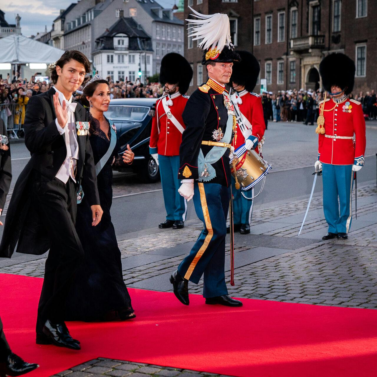 Grev Nikolai har oprettet sin personlige Instagram-konto. Her er det kommet frem, at han blandt andet får fritiden til at gå med at spille padeltennis med en dansk landsholdsspiller.