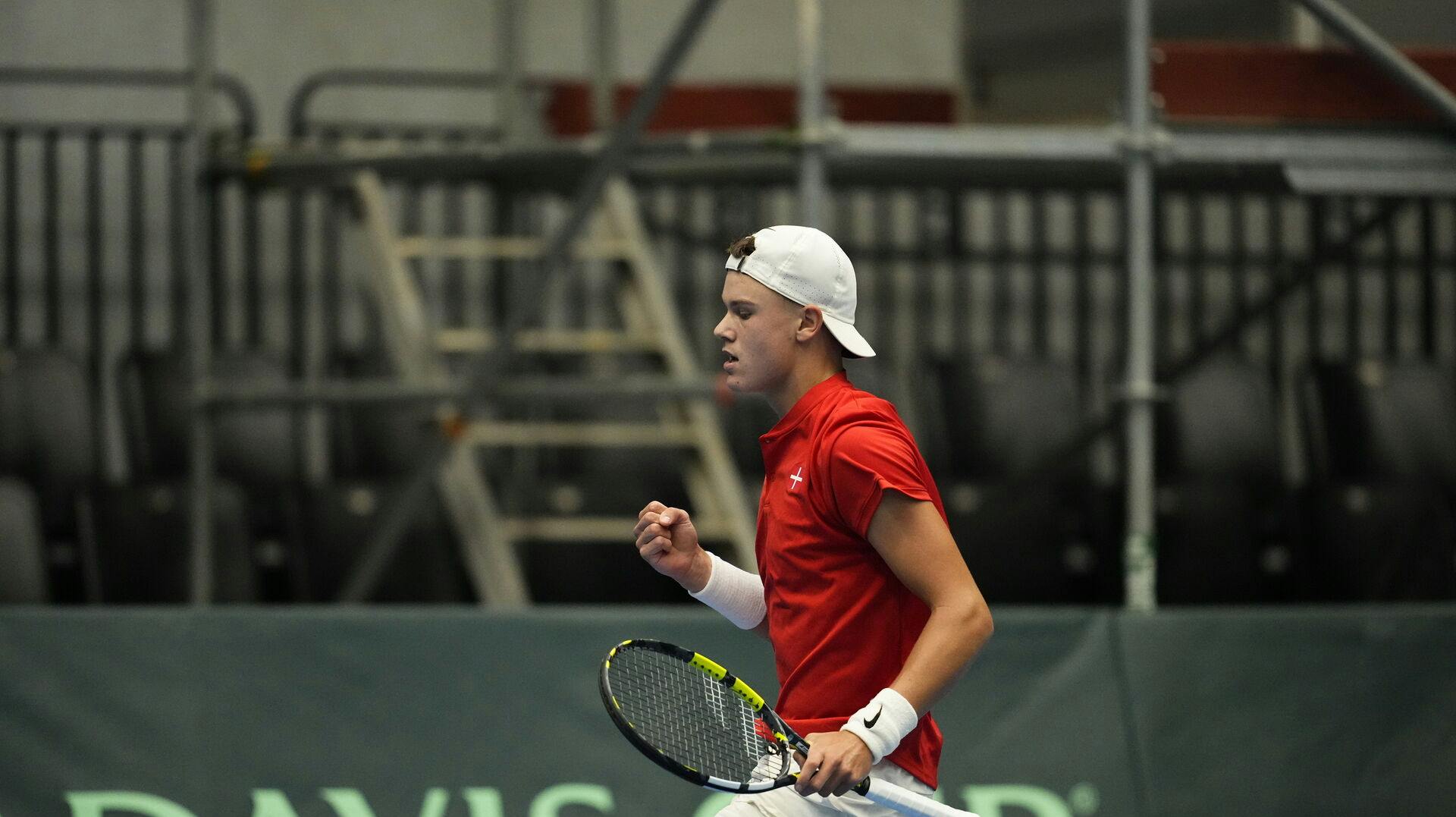 Holger Rune har slået&nbsp;Yuki Bhambri med cifrene 6-2, 6-2.