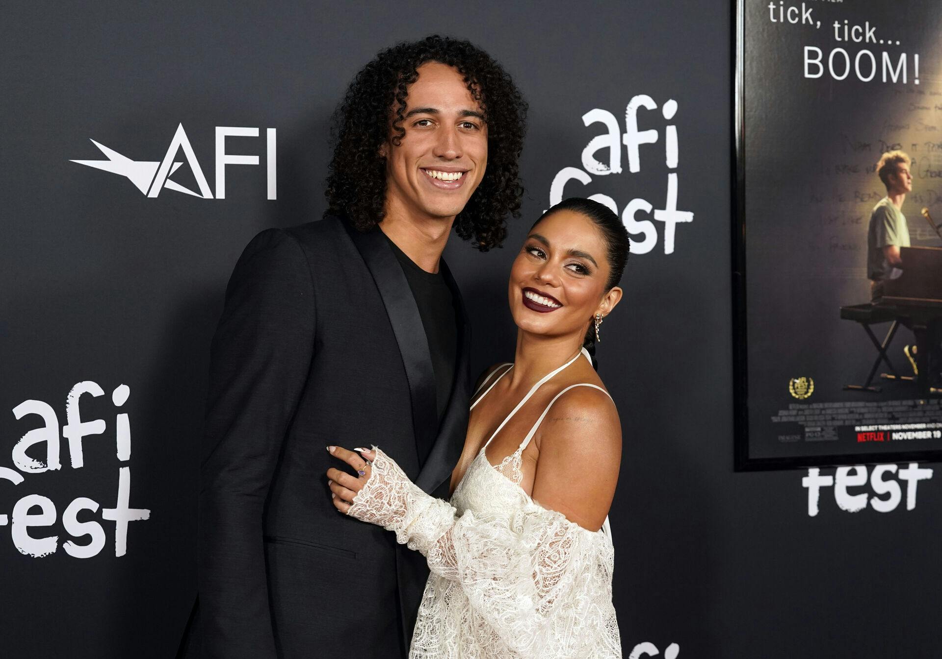 Vanessa Hudgens og Cole Tucker.