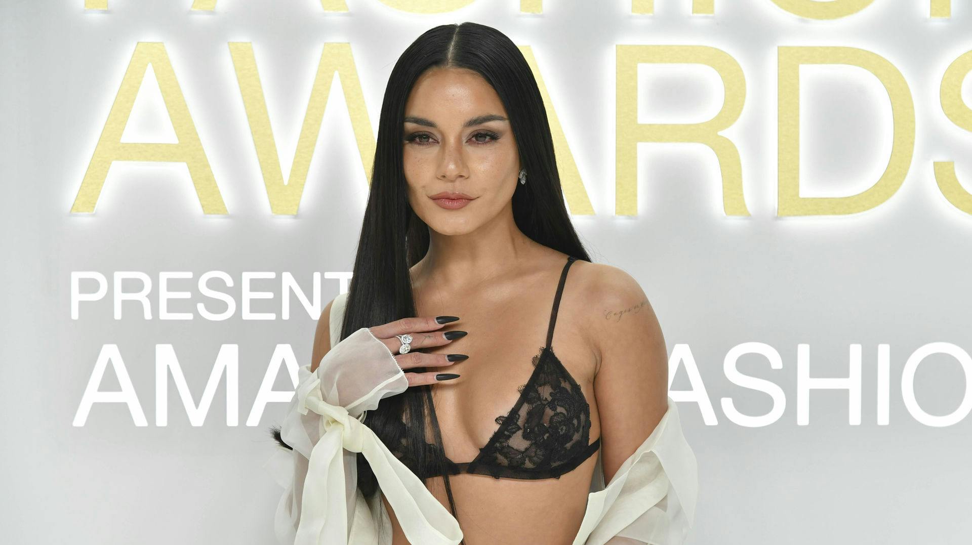 Vanessa Hudgens skal giftes.