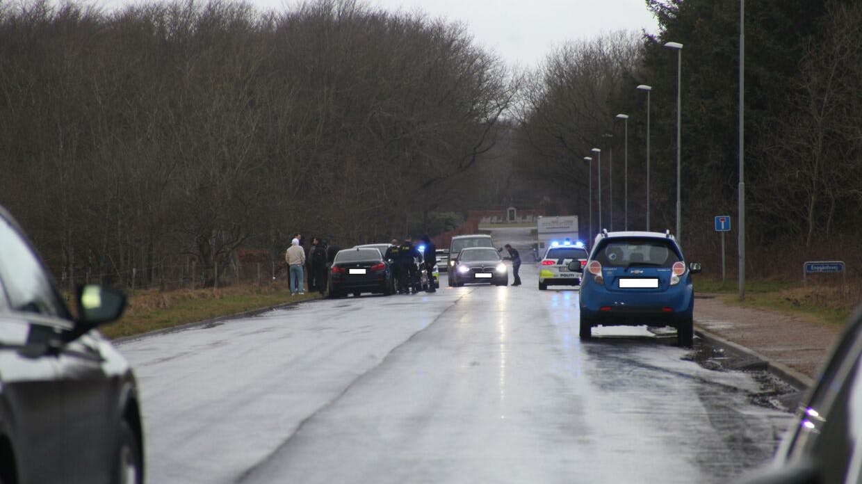 Politiet i Esbjerg var tidligere i dag massivt til stede ved Graulundvej. Det viser sig, at der opstod tumult til en begravelse. nbsp;