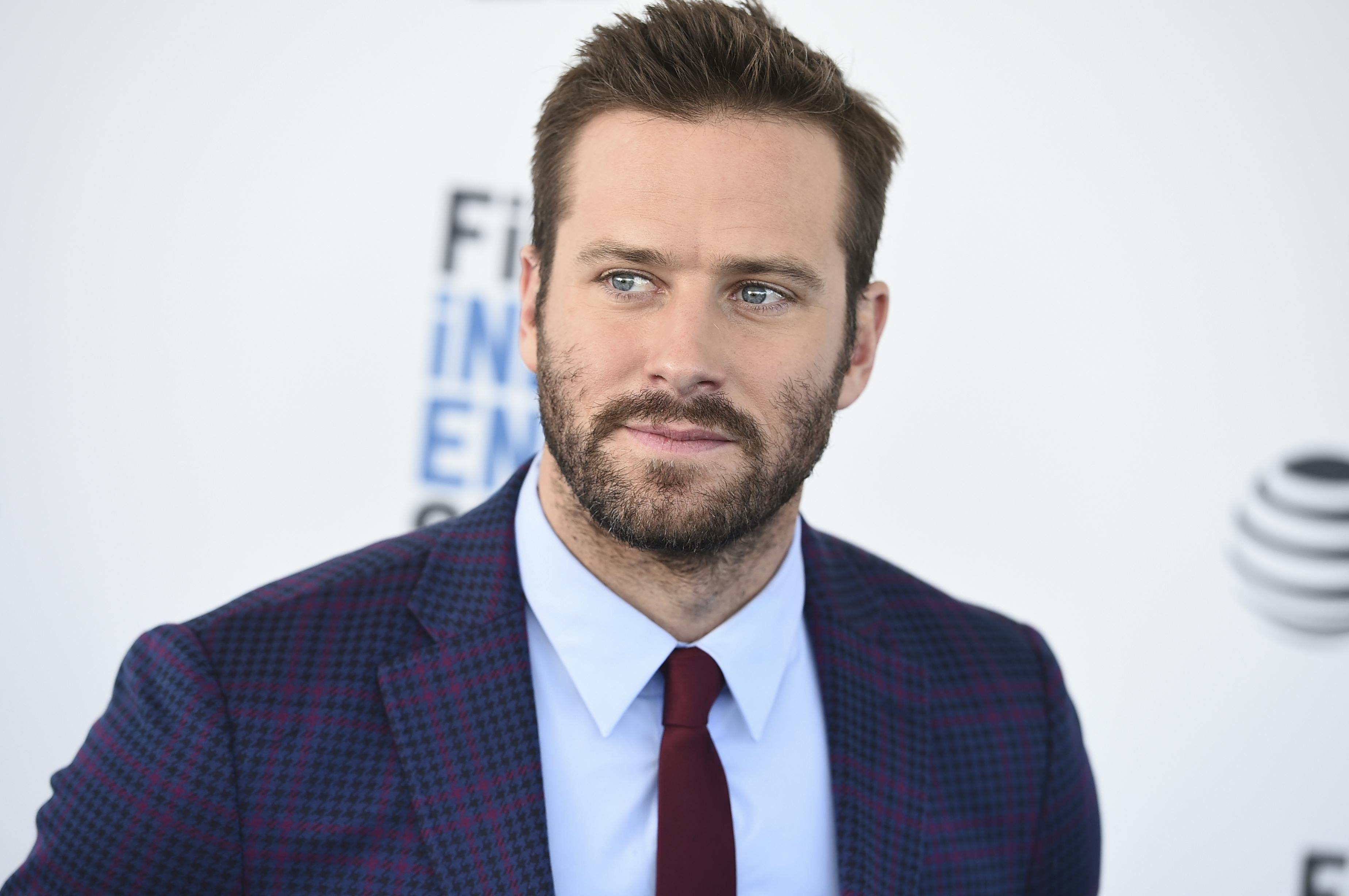 Armie Hammer har givet sit allerførste interview siden skandalerne væltede ned over ham for to år siden&nbsp;