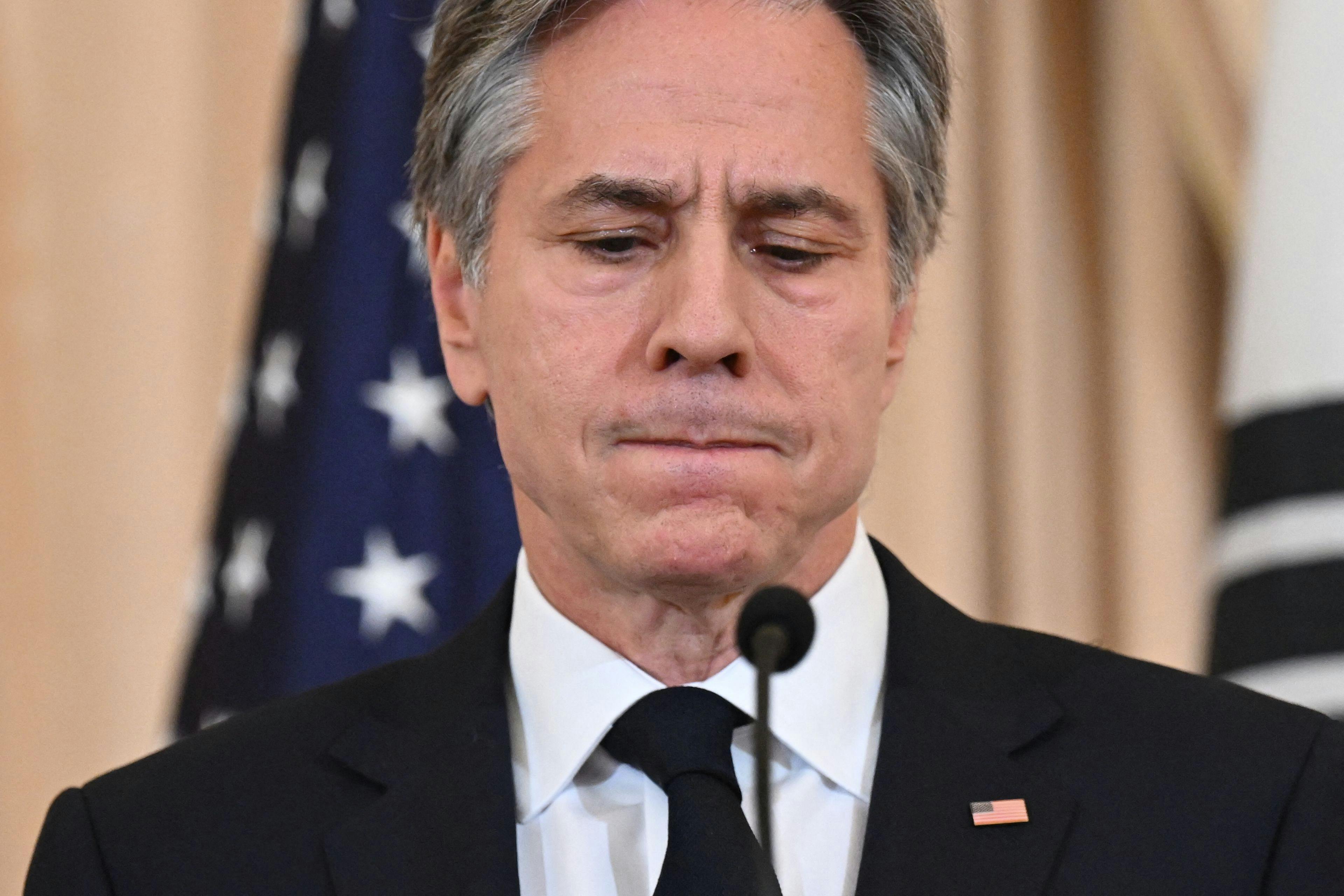 USA's udenrigsminister, Antony Blinken, skulle fredag aften have rejst til Kina for at afholde et møde med sin kinesiske modpart, Qin Gang, men nu er mødet dog blevet udskudt på ubestemt tid.