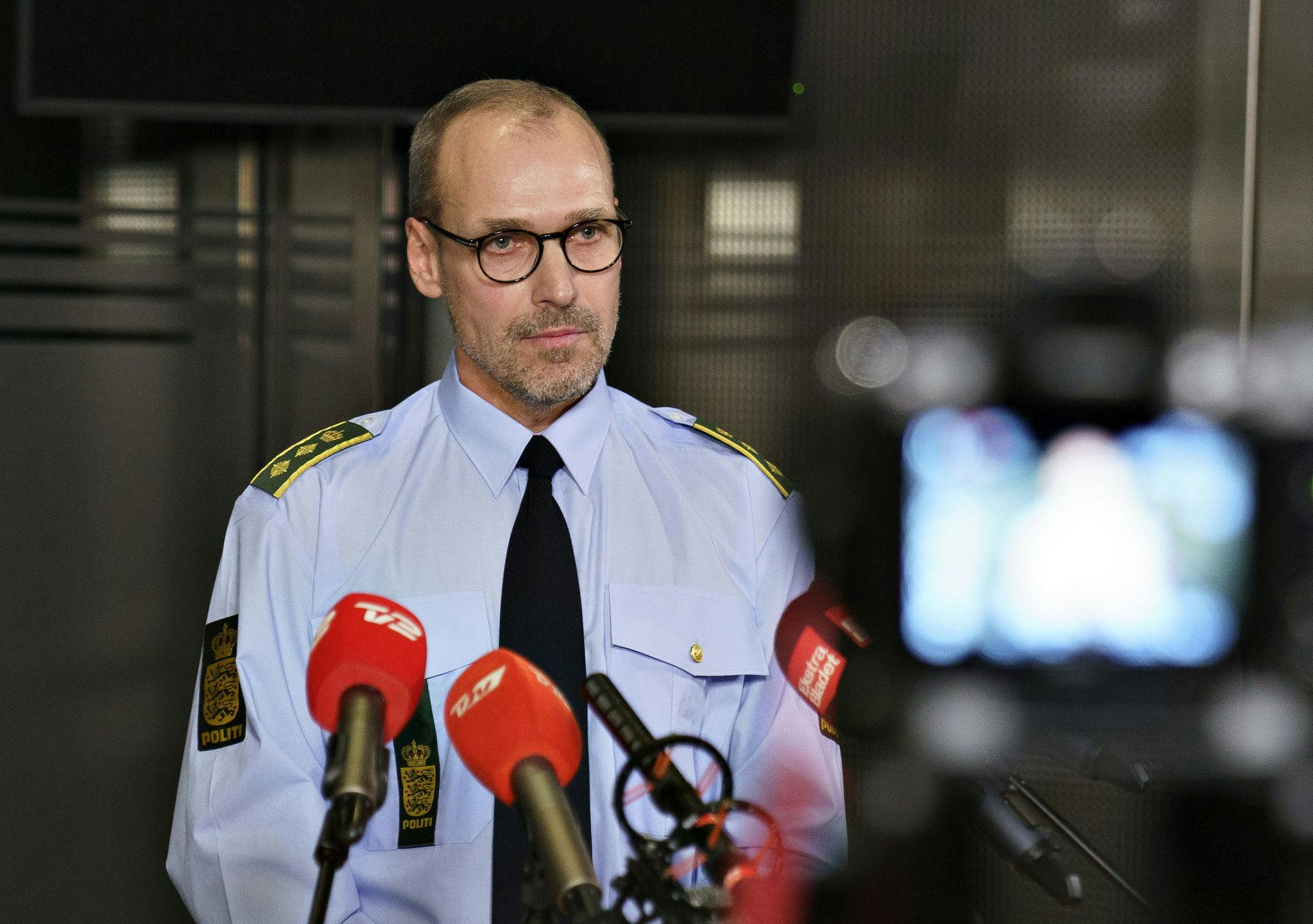 Vicepolitiinspektør Frank Olsen til pressemødet, hvor de fortalte, de havde fundet ligrester i Dronninglund Skov. 