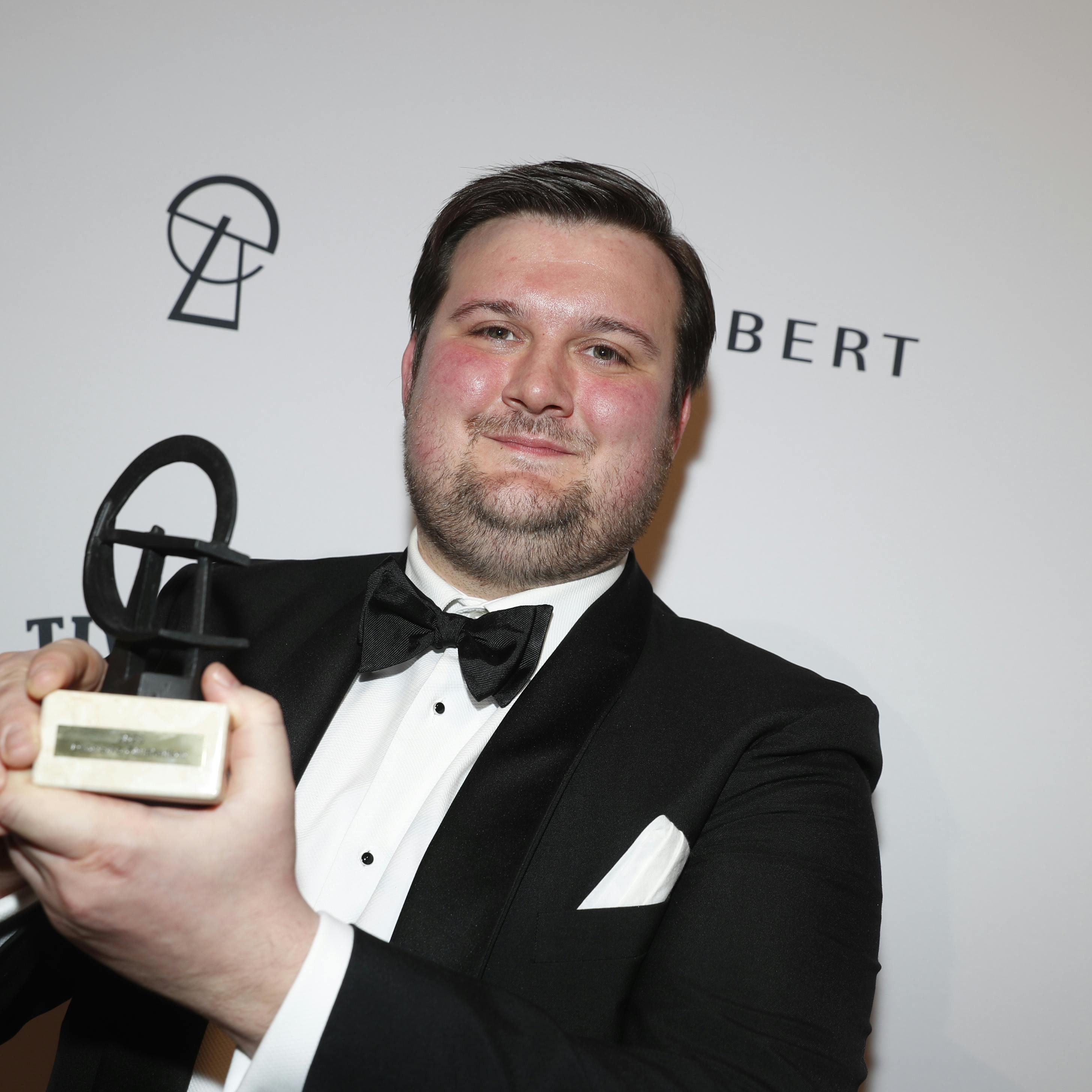 Det blev den 32-årige fynbo, Nikolai Jørgensen, der løb med prisen for "årets mandlige birolle" i DR-serien "Carmen Curlers".