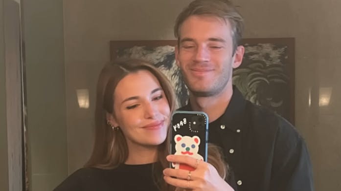 Den 33-årige internetstjerne med det borgerlige navn Felix Kjellberg afslører naturligvis de gode nyheder på sin kanal, hvor svimlende 111 millioner følger med