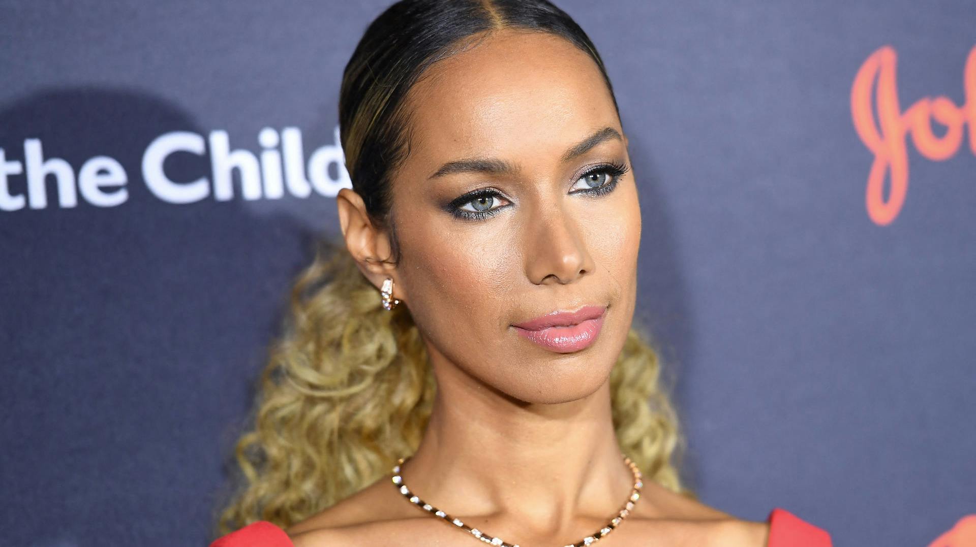 Leona Lewis poserer på forsiden af Vouge med datteren Carmel. 