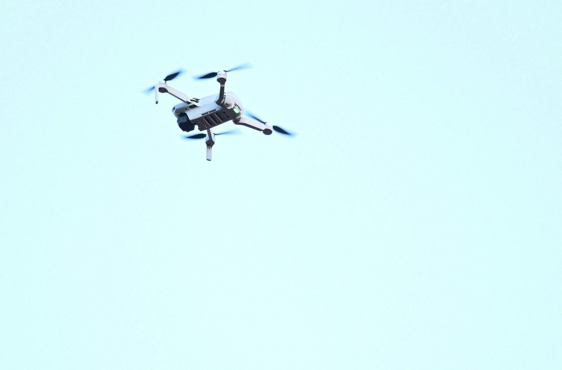 En gerningsmand forsøgte søndag at levere hash til den lukkede afdeling på Sct. Hans Hospital i Roskilde - dronen er nu i politiets varetægt.
