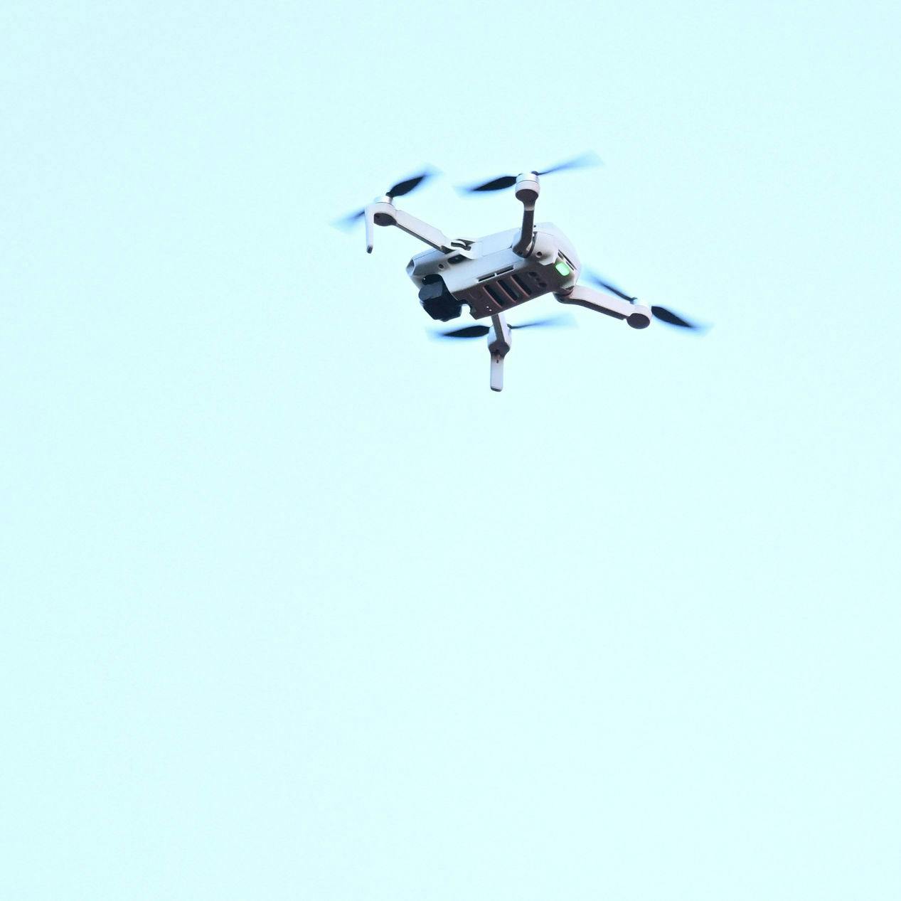 En gerningsmand forsøgte søndag at levere hash til den lukkede afdeling på Sct. Hans Hospital i Roskilde - dronen er nu i politiets varetægt.