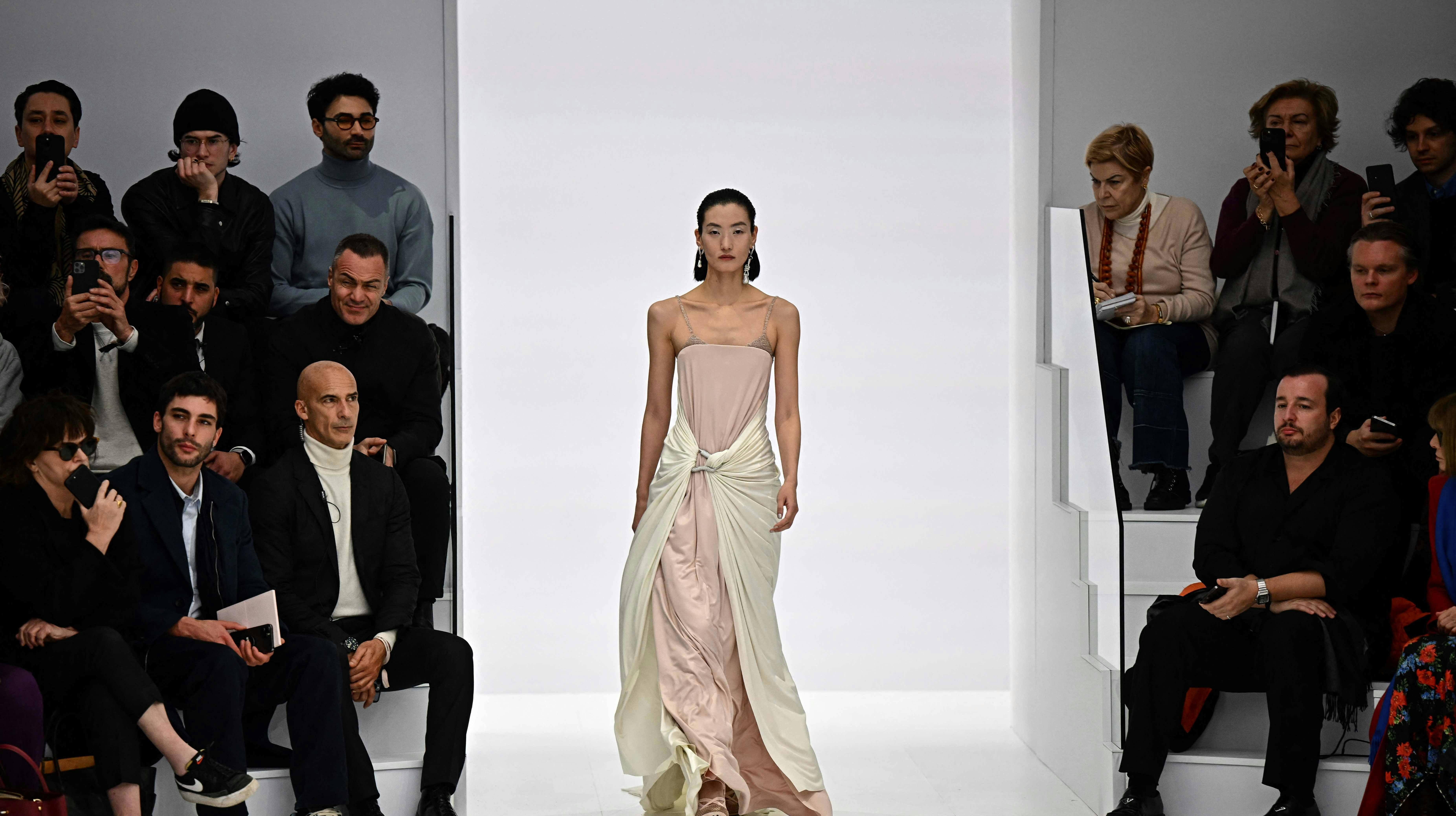 En Fendi-model her under modeugen i Paris i år 