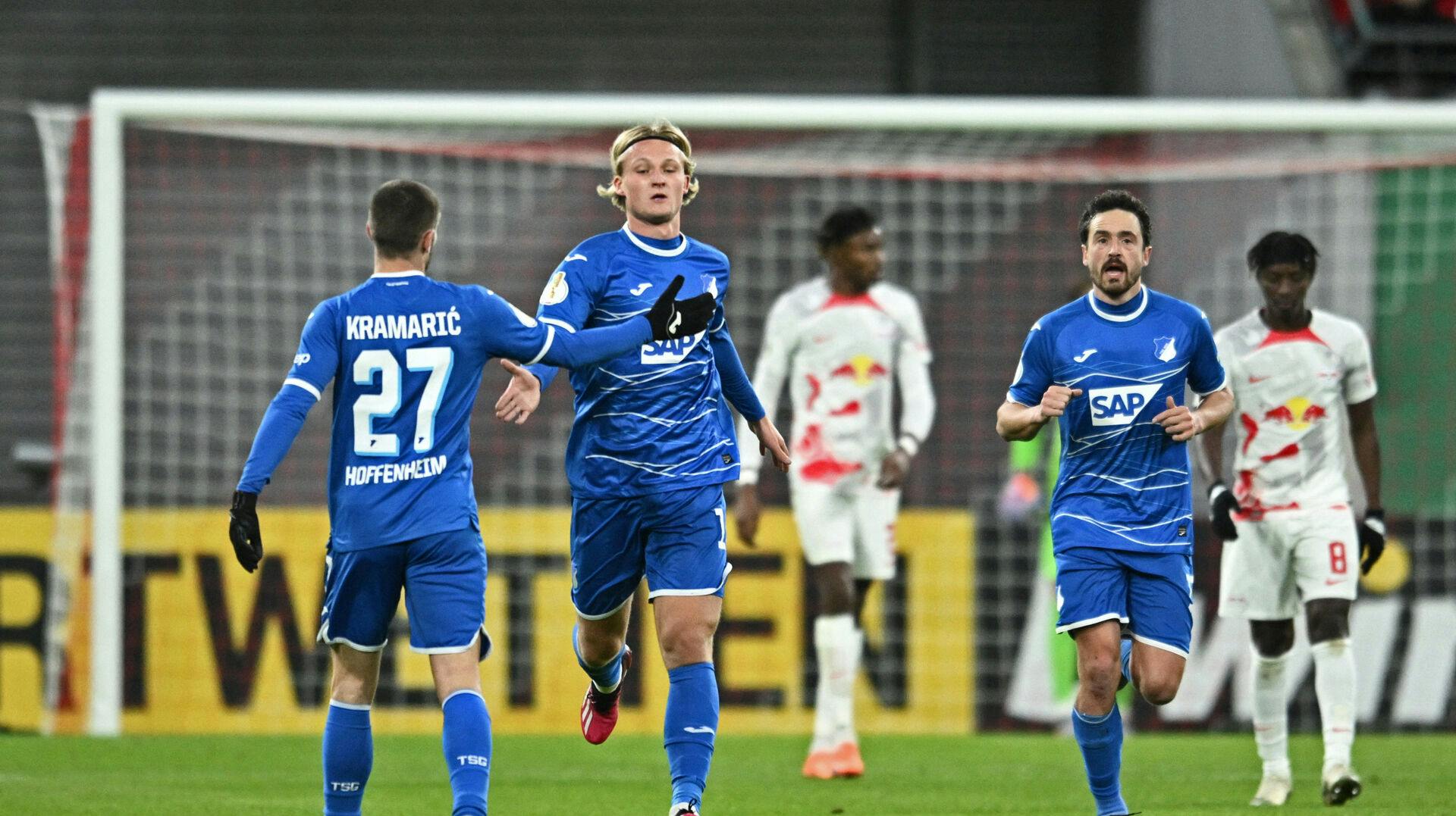 Kasper Dolberg og Thomas Delaney skal nu vise sig frem for en ny træner i kampen om spilletid.