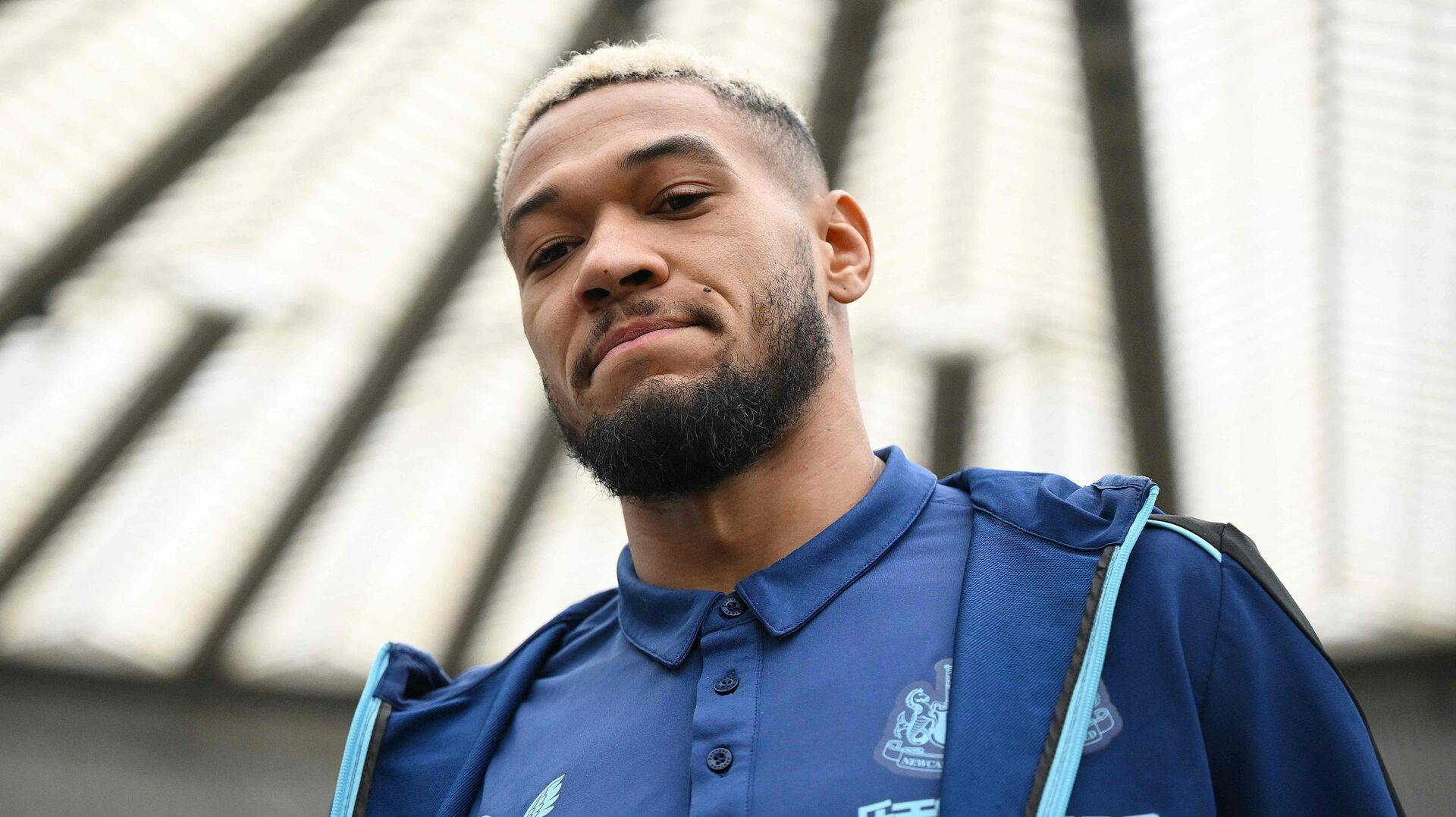 Brasilianske Joelinton fik kønnet på sit kommende barn at vide på en ganske ekstravagant måde midt inde på banen på St. James Park. 