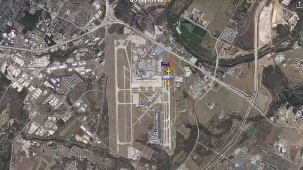 Det kunne være endt i en ufattelig katastrofe, da et FedEx-fragtfly lørdag morgen lagde an til landing i en lufthavn i Texas.