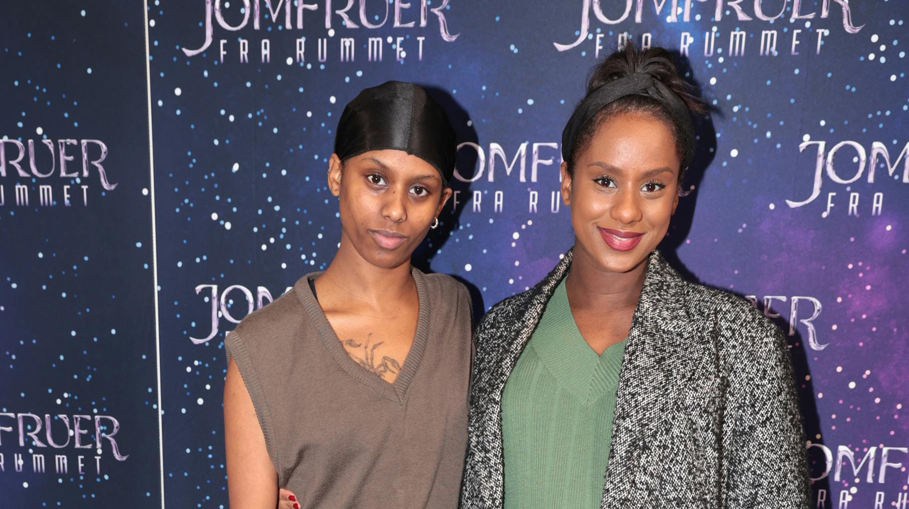 Saba og Andrea Lykke dukkede tirsdag aften op til premieren på ungdomsfilmen "Jomfruer fra rummet". 